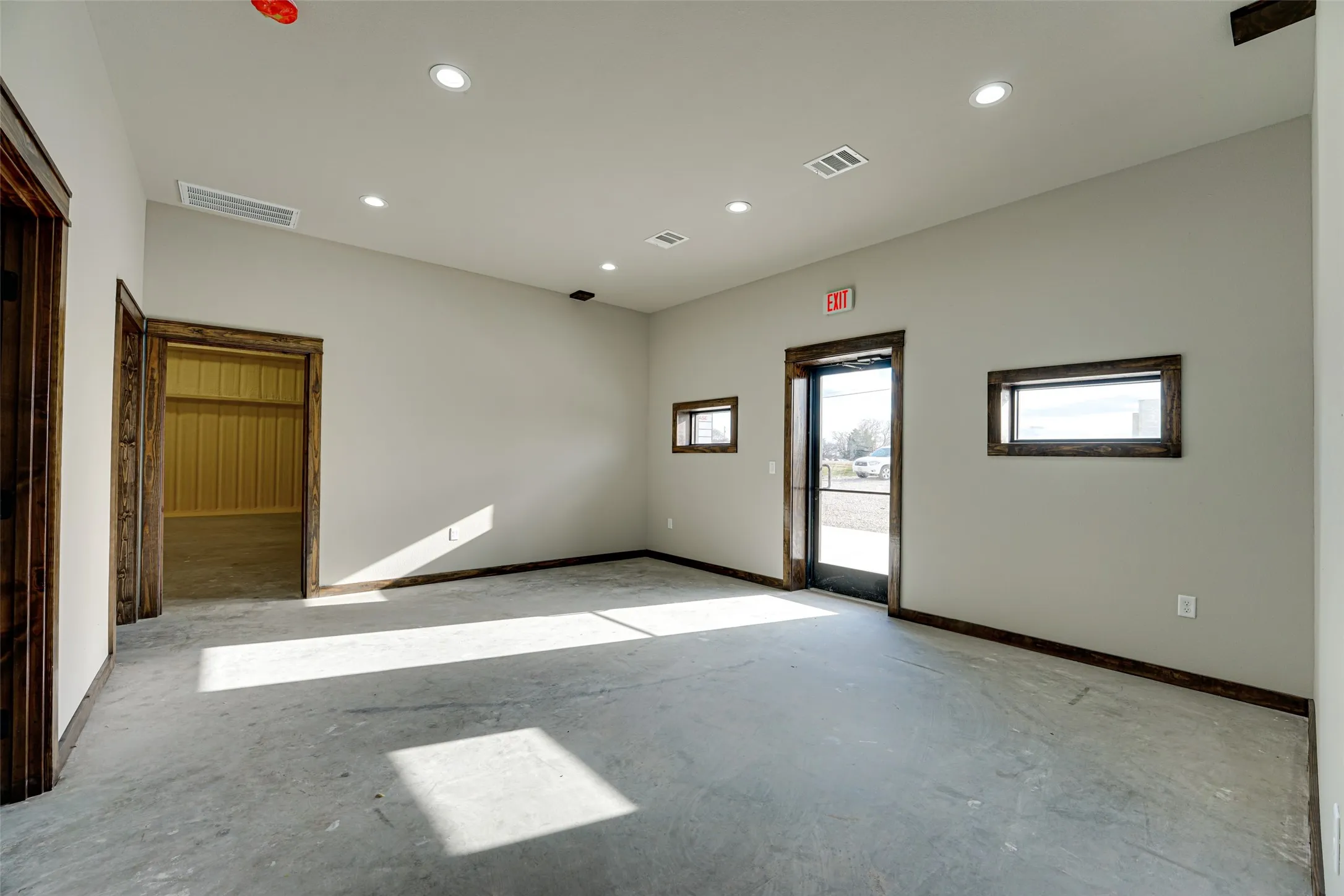 Warehouse For Rent in Hunt County , 2667-E S US Highway 69, Greenville, Texas 75402, 0, 0, Garage spaces, 0 Sqft, built in 2023, mls#21274446, Real Estate Agent in Greenville, Homes For Rent in Hunt county, Homes For Rent in Greenville, Realtor in Greenville Texas, Real Estate Brokerage Independent Realty Texas, Luminita Cordes Realtor