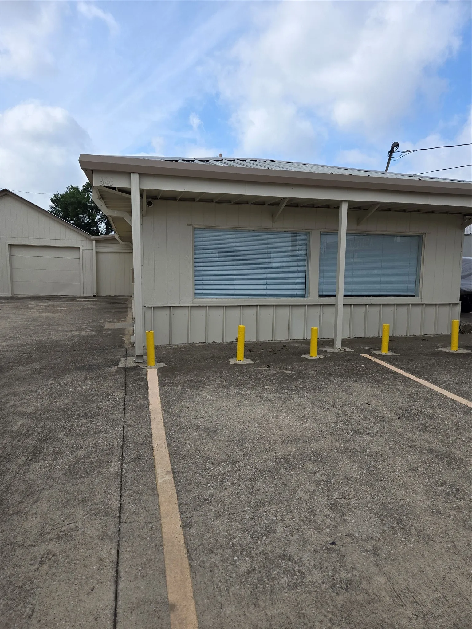Business For Rent in Tarrant County , 326 E Northwest Highway, Grapevine, Texas 76051, 0, 0, Garage spaces, 0 Sqft, built in 1960, mls#21274513, Real Estate Agent in Grapevine, Homes For Rent in Tarrant county, Homes For Rent in Grapevine, Realtor in Grapevine Texas, Real Estate Brokerage Independent Realty Texas, Luminita Cordes Realtor