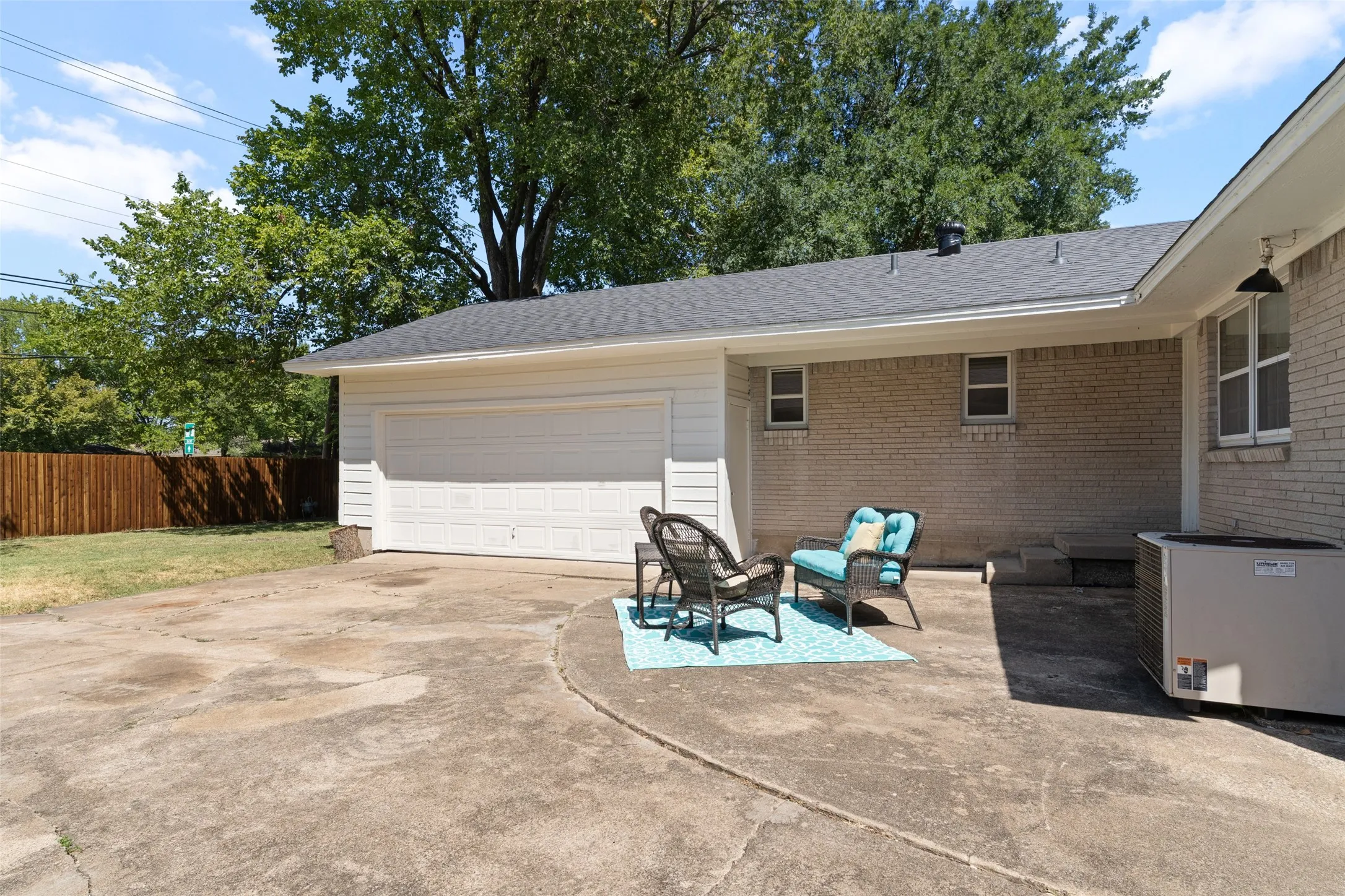 Single Family Residence For Sale in Dallas County , 7103 Wake Forrest Drive, Dallas, Texas 75214, 3 Bedroom, 2 Bathroom, 2 Garage spaces, 1,349 Sqft, built in 1959, mls#21273861, Real Estate Agent in Dallas, Homes For Sale in Dallas county, Homes For Sale in Dallas, Realtor in Dallas Texas, Real Estate Brokerage Independent Realty Texas, Luminita Cordes Realtor