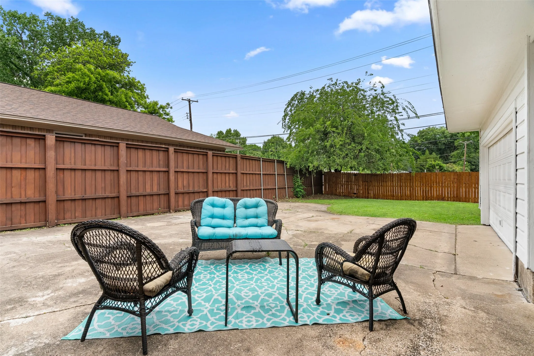 Single Family Residence For Sale in Dallas County , 7103 Wake Forrest Drive, Dallas, Texas 75214, 3 Bedroom, 2 Bathroom, 2 Garage spaces, 1,349 Sqft, built in 1959, mls#21273861, Real Estate Agent in Dallas, Homes For Sale in Dallas county, Homes For Sale in Dallas, Realtor in Dallas Texas, Real Estate Brokerage Independent Realty Texas, Luminita Cordes Realtor