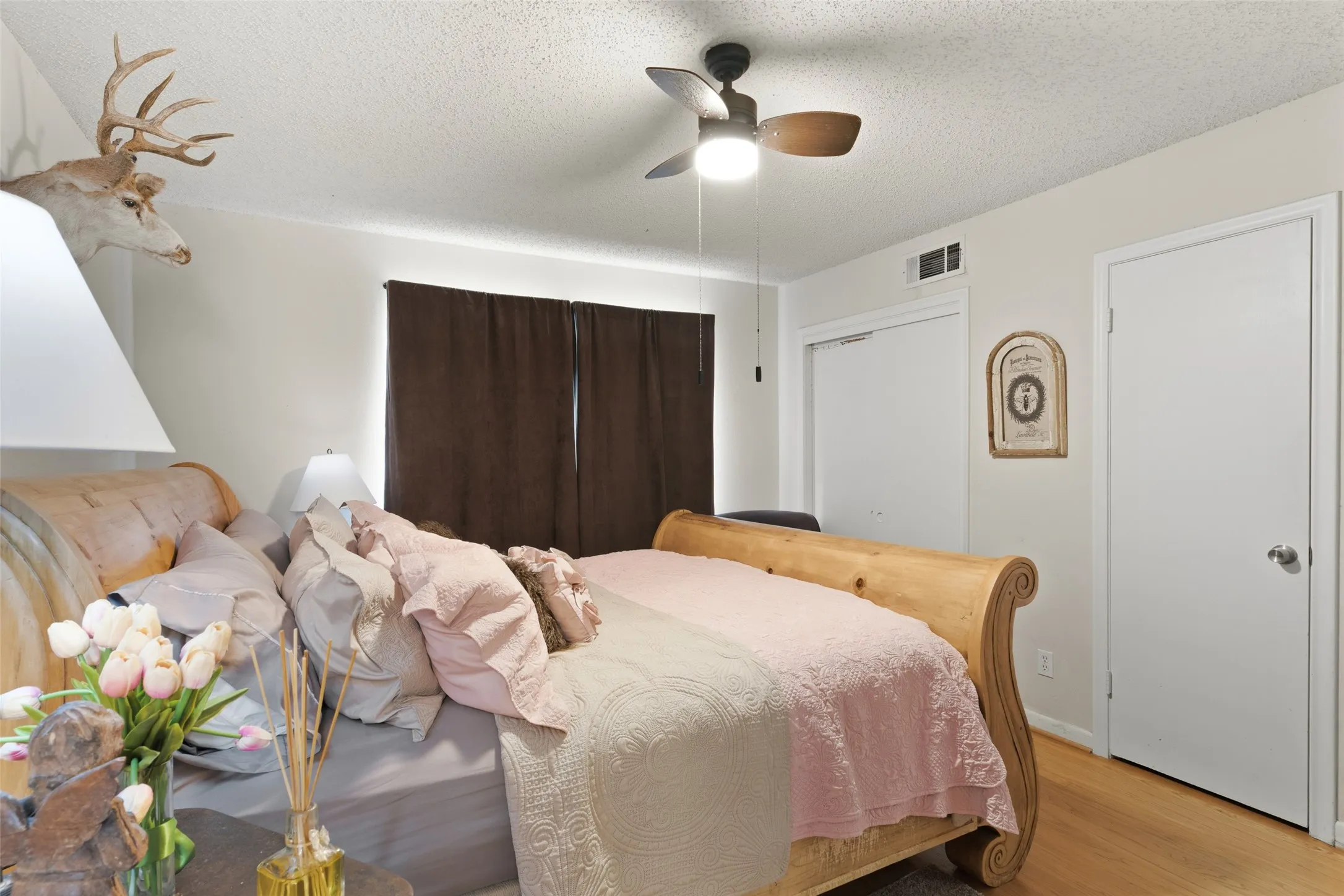 Single Family Residence For Sale in Dallas County , 7103 Wake Forrest Drive, Dallas, Texas 75214, 3 Bedroom, 2 Bathroom, 2 Garage spaces, 1,349 Sqft, built in 1959, mls#21273861, Real Estate Agent in Dallas, Homes For Sale in Dallas county, Homes For Sale in Dallas, Realtor in Dallas Texas, Real Estate Brokerage Independent Realty Texas, Luminita Cordes Realtor