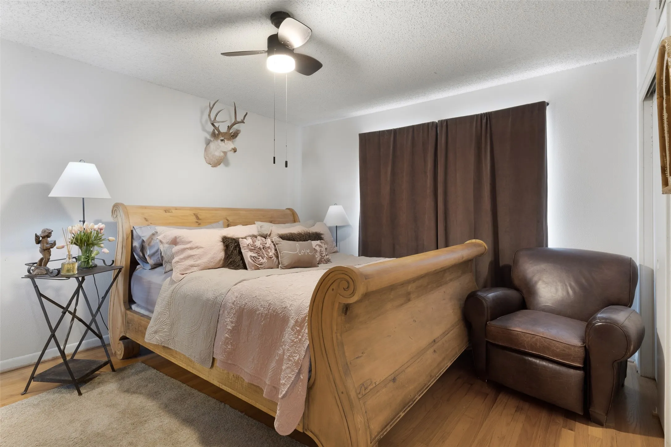 Single Family Residence For Sale in Dallas County , 7103 Wake Forrest Drive, Dallas, Texas 75214, 3 Bedroom, 2 Bathroom, 2 Garage spaces, 1,349 Sqft, built in 1959, mls#21273861, Real Estate Agent in Dallas, Homes For Sale in Dallas county, Homes For Sale in Dallas, Realtor in Dallas Texas, Real Estate Brokerage Independent Realty Texas, Luminita Cordes Realtor