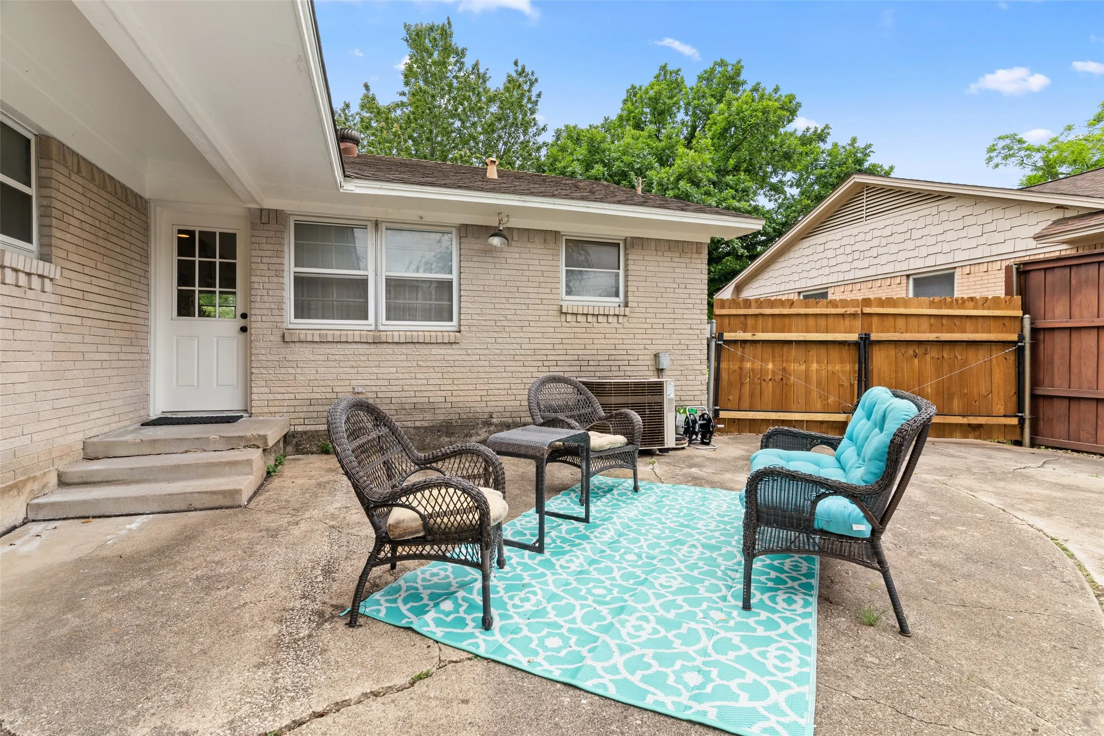 Single Family Residence For Sale in Dallas County , 7103 Wake Forrest Drive, Dallas, Texas 75214, 3 Bedroom, 2 Bathroom, 2 Garage spaces, 1,349 Sqft, built in 1959, mls#21273861, Real Estate Agent in Dallas, Homes For Sale in Dallas county, Homes For Sale in Dallas, Realtor in Dallas Texas, Real Estate Brokerage Independent Realty Texas, Luminita Cordes Realtor