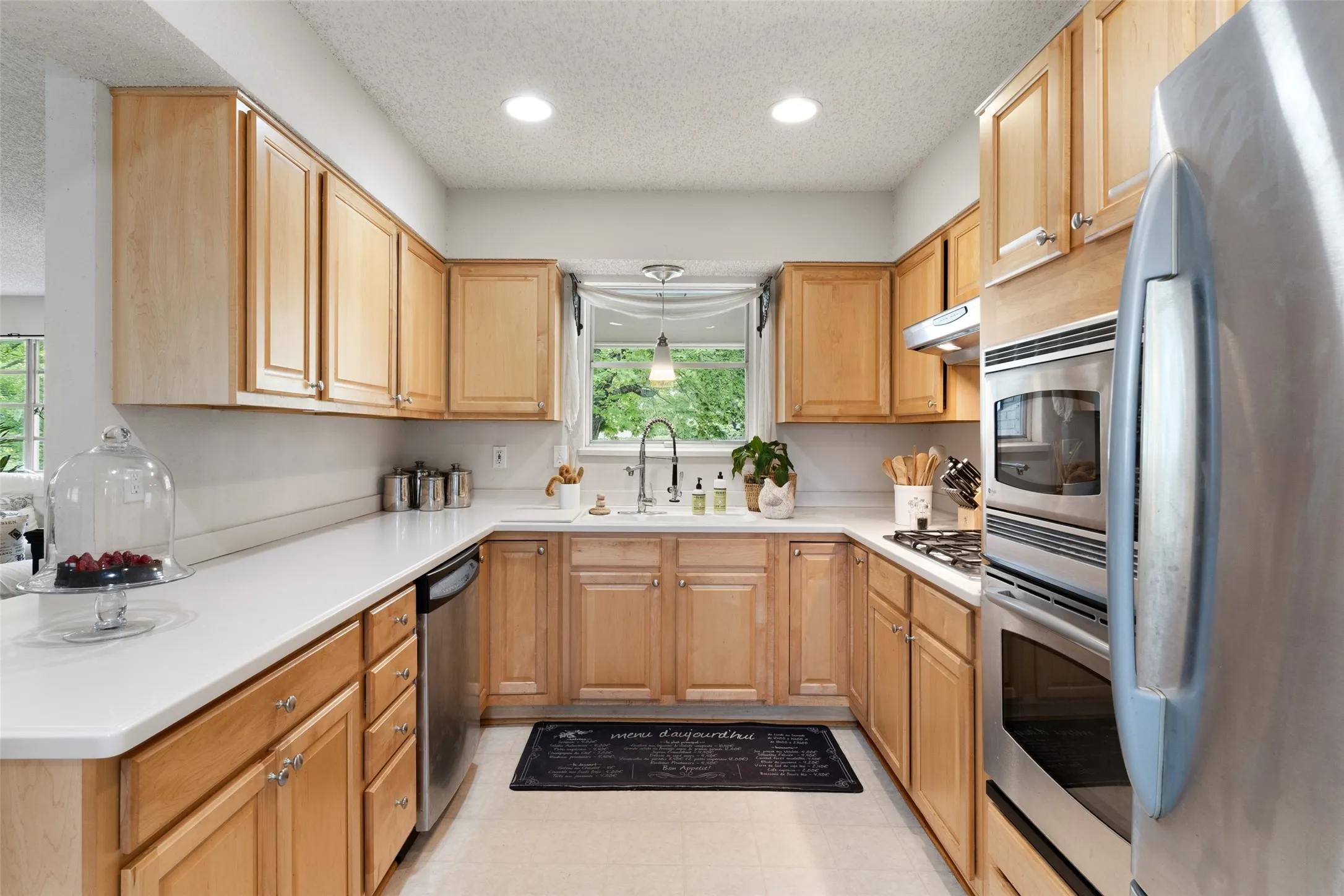 Single Family Residence For Sale in Dallas County , 7103 Wake Forrest Drive, Dallas, Texas 75214, 3 Bedroom, 2 Bathroom, 2 Garage spaces, 1,349 Sqft, built in 1959, mls#21273861, Real Estate Agent in Dallas, Homes For Sale in Dallas county, Homes For Sale in Dallas, Realtor in Dallas Texas, Real Estate Brokerage Independent Realty Texas, Luminita Cordes Realtor