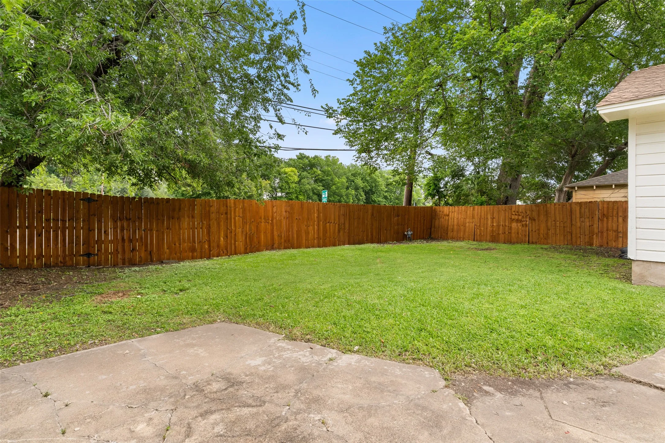 Single Family Residence For Sale in Dallas County , 7103 Wake Forrest Drive, Dallas, Texas 75214, 3 Bedroom, 2 Bathroom, 2 Garage spaces, 1,349 Sqft, built in 1959, mls#21273861, Real Estate Agent in Dallas, Homes For Sale in Dallas county, Homes For Sale in Dallas, Realtor in Dallas Texas, Real Estate Brokerage Independent Realty Texas, Luminita Cordes Realtor