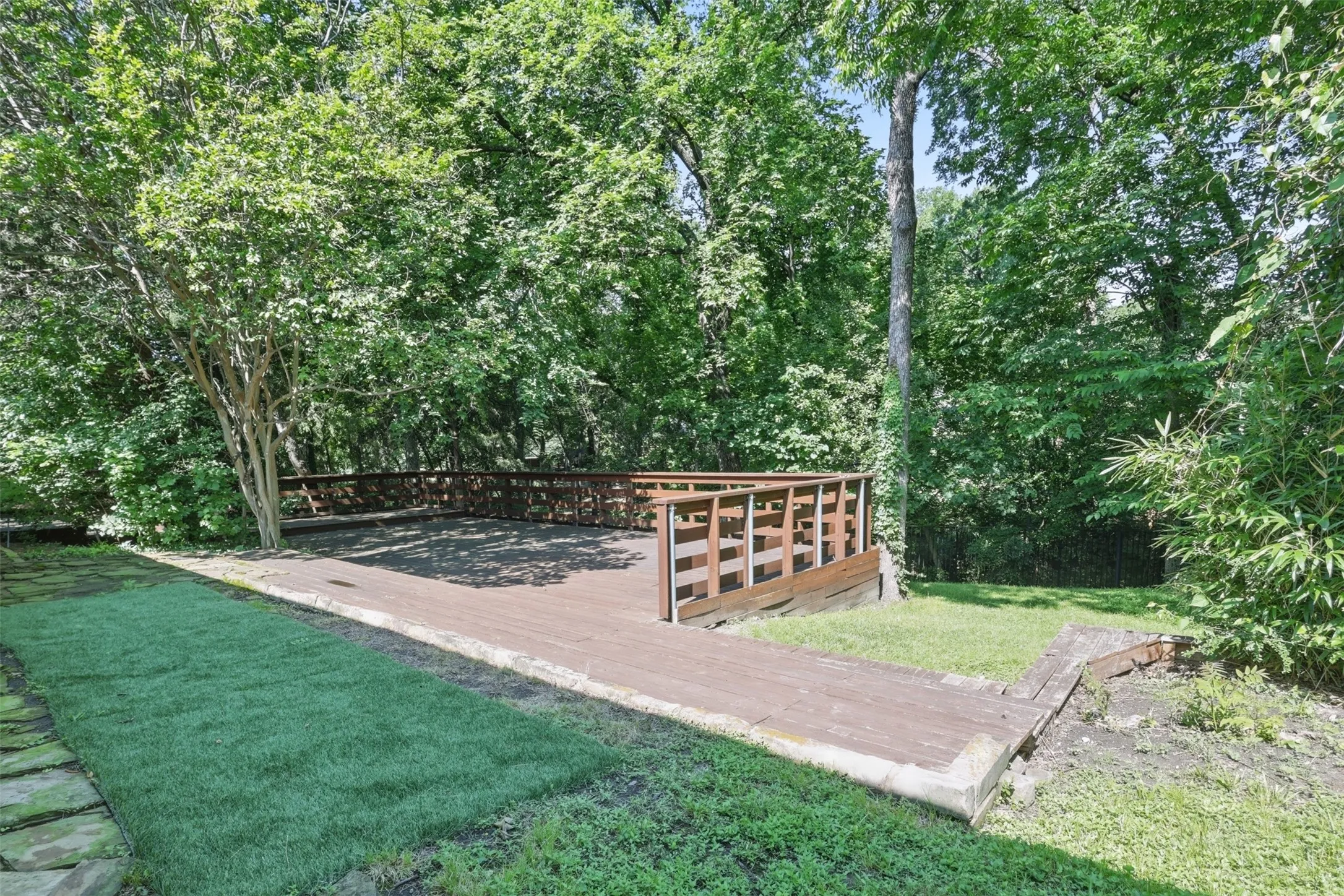 Single Family Residence For Sale in Dallas County , 7211 Valley View Place, Dallas, Texas 75240, 4 Bedroom, 4 Bathroom, 3 Garage spaces, 3,232 Sqft, built in 1978, mls#21269532, Real Estate Agent in Dallas, Homes For Sale in Dallas county, Homes For Sale in Dallas, Realtor in Dallas Texas, Real Estate Brokerage Independent Realty Texas, Luminita Cordes Realtor
