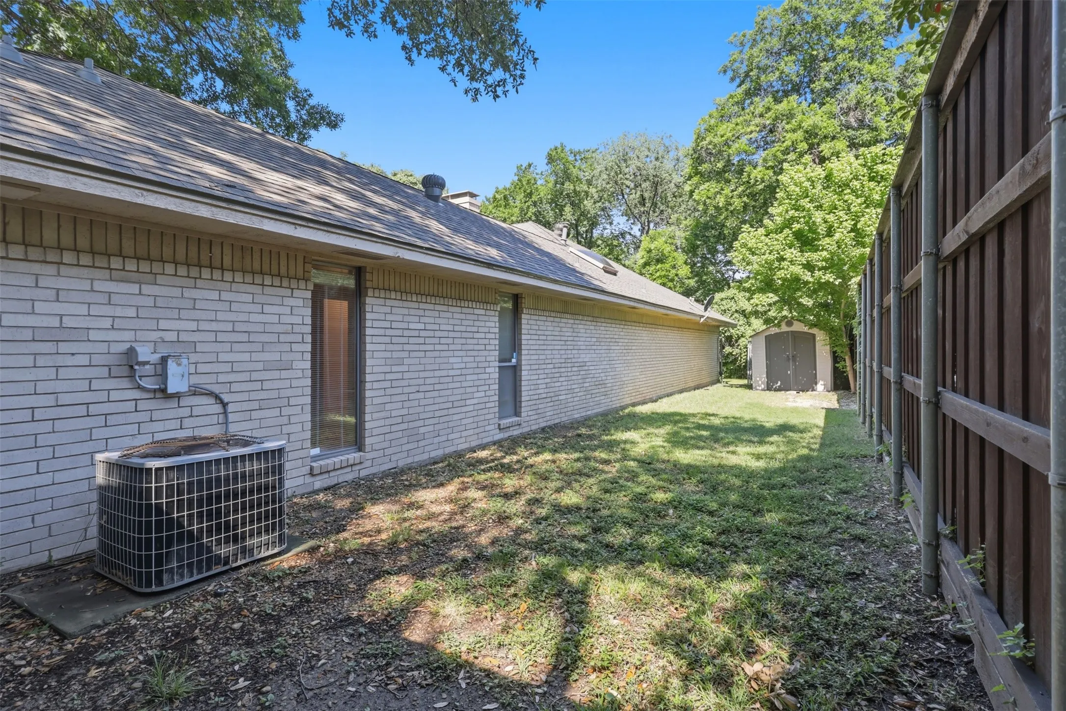 Single Family Residence For Sale in Dallas County , 7211 Valley View Place, Dallas, Texas 75240, 4 Bedroom, 4 Bathroom, 3 Garage spaces, 3,232 Sqft, built in 1978, mls#21269532, Real Estate Agent in Dallas, Homes For Sale in Dallas county, Homes For Sale in Dallas, Realtor in Dallas Texas, Real Estate Brokerage Independent Realty Texas, Luminita Cordes Realtor