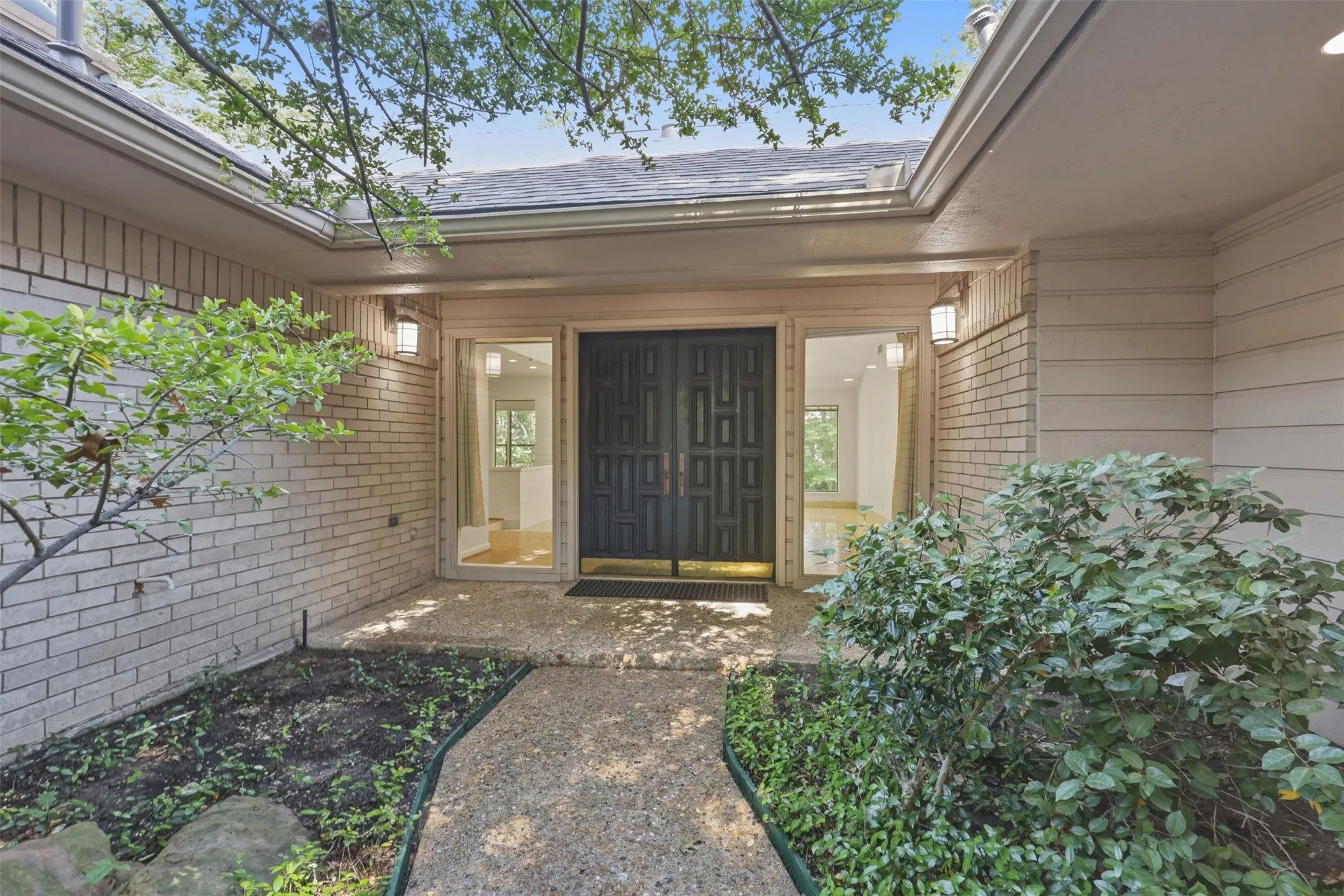 Single Family Residence For Sale in Dallas County , 7211 Valley View Place, Dallas, Texas 75240, 4 Bedroom, 4 Bathroom, 3 Garage spaces, 3,232 Sqft, built in 1978, mls#21269532, Real Estate Agent in Dallas, Homes For Sale in Dallas county, Homes For Sale in Dallas, Realtor in Dallas Texas, Real Estate Brokerage Independent Realty Texas, Luminita Cordes Realtor