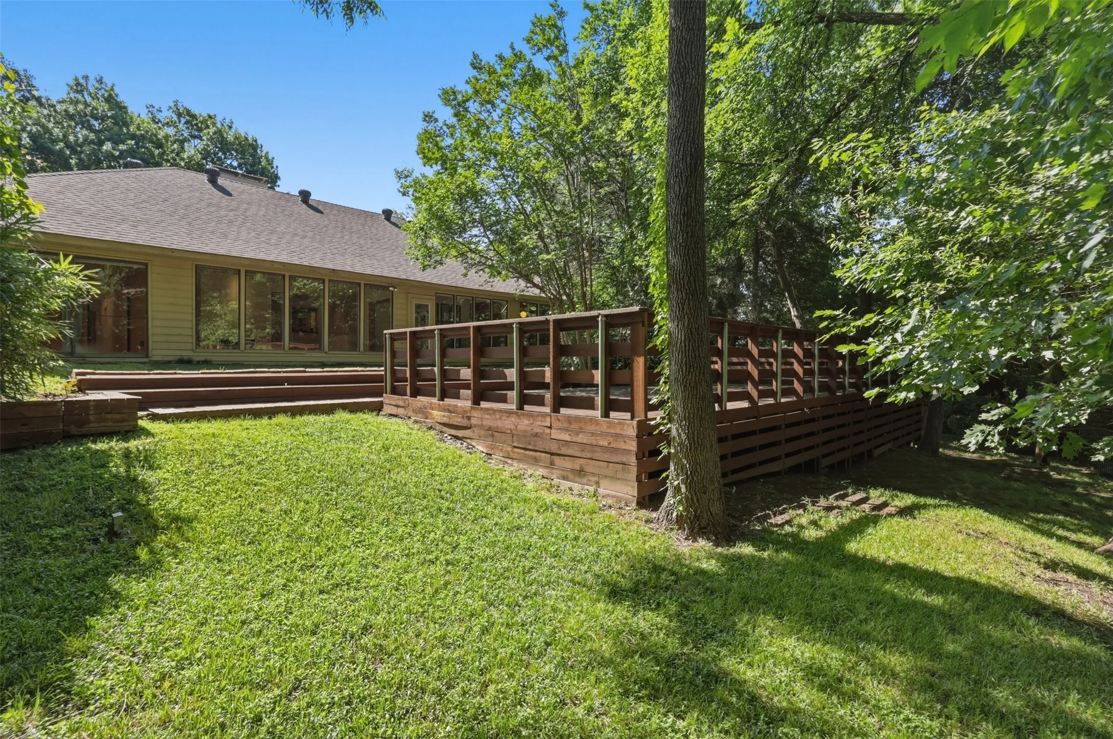 Single Family Residence For Sale in Dallas County , 7211 Valley View Place, Dallas, Texas 75240, 4 Bedroom, 4 Bathroom, 3 Garage spaces, 3,232 Sqft, built in 1978, mls#21269532, Real Estate Agent in Dallas, Homes For Sale in Dallas county, Homes For Sale in Dallas, Realtor in Dallas Texas, Real Estate Brokerage Independent Realty Texas, Luminita Cordes Realtor