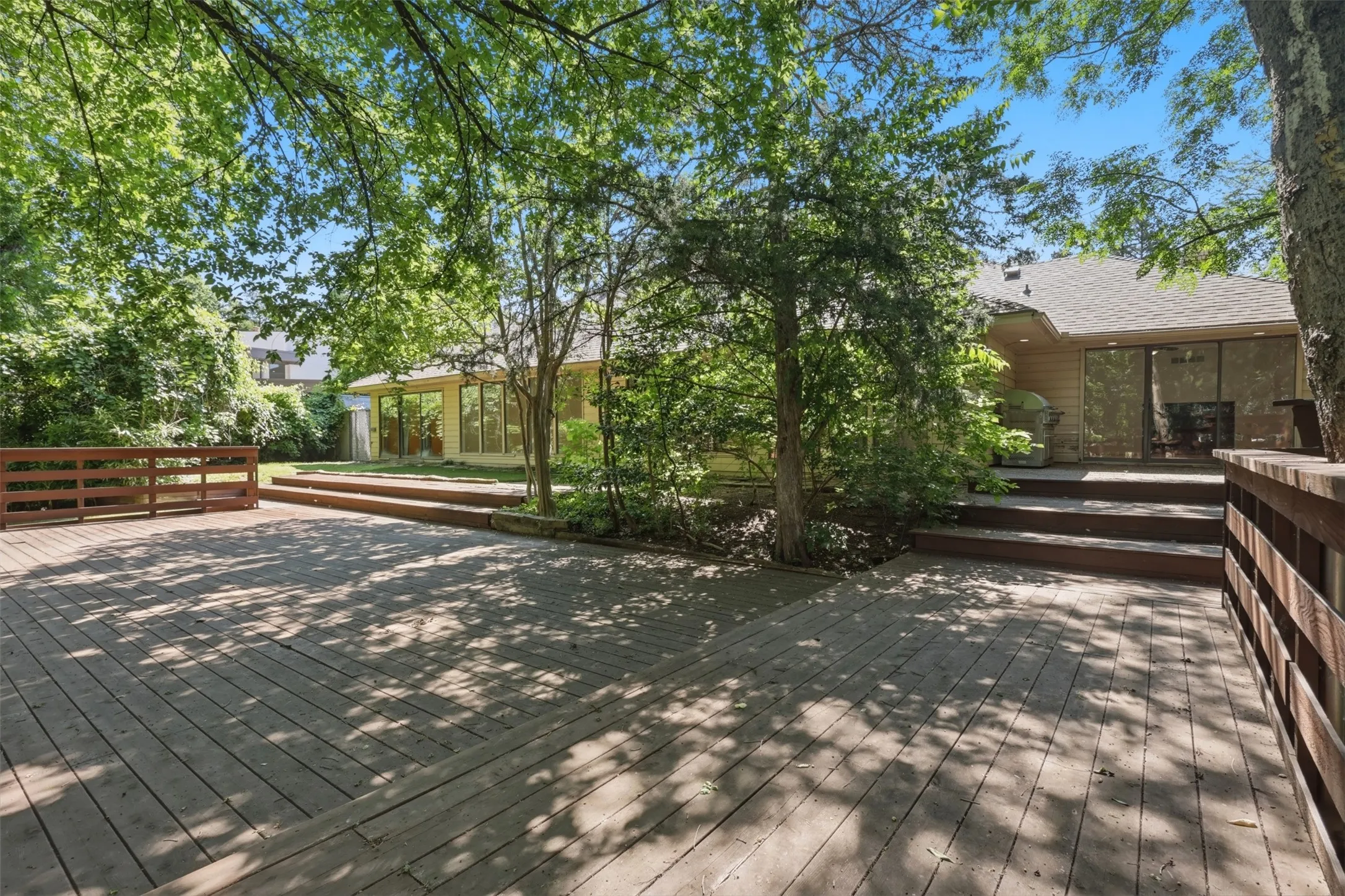 Single Family Residence For Sale in Dallas County , 7211 Valley View Place, Dallas, Texas 75240, 4 Bedroom, 4 Bathroom, 3 Garage spaces, 3,232 Sqft, built in 1978, mls#21269532, Real Estate Agent in Dallas, Homes For Sale in Dallas county, Homes For Sale in Dallas, Realtor in Dallas Texas, Real Estate Brokerage Independent Realty Texas, Luminita Cordes Realtor