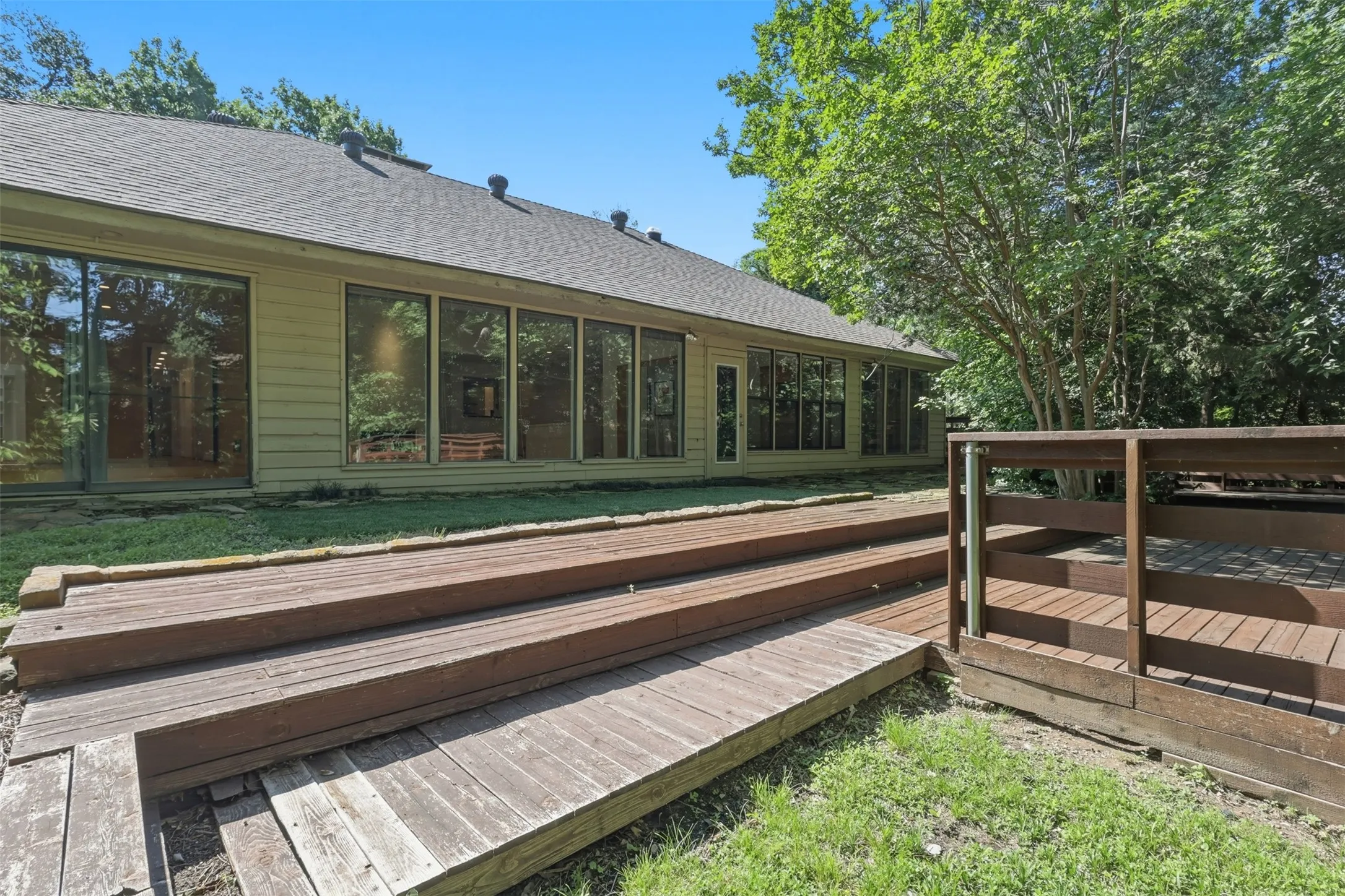 Single Family Residence For Sale in Dallas County , 7211 Valley View Place, Dallas, Texas 75240, 4 Bedroom, 4 Bathroom, 3 Garage spaces, 3,232 Sqft, built in 1978, mls#21269532, Real Estate Agent in Dallas, Homes For Sale in Dallas county, Homes For Sale in Dallas, Realtor in Dallas Texas, Real Estate Brokerage Independent Realty Texas, Luminita Cordes Realtor