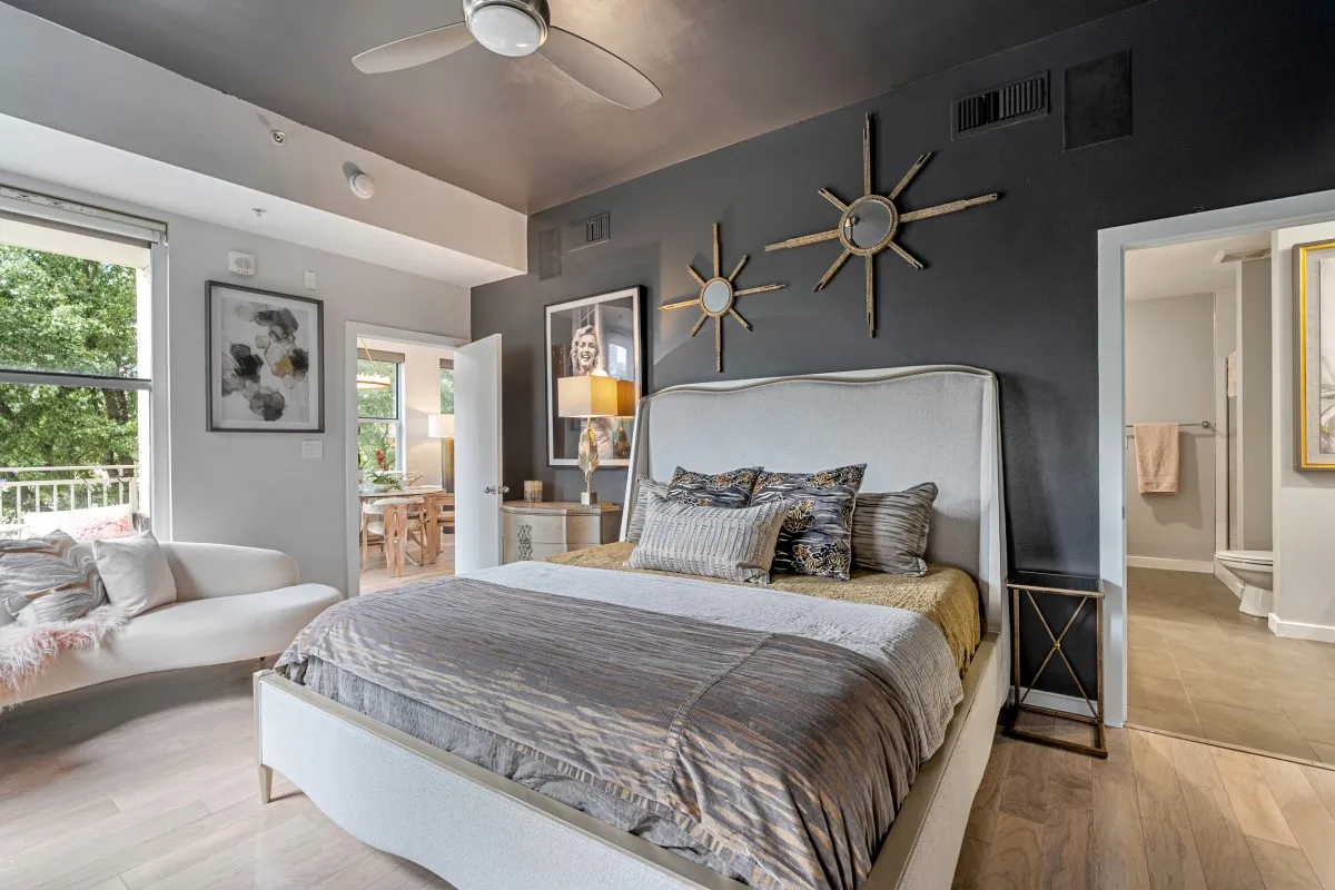 Condominium For Sale in Dallas County , 2323 N Houston Street 204, Dallas, Texas 75219, 2 Bedroom, 2 Bathroom, 2 Garage spaces, 1,260 Sqft, built in 2005, mls#21264491, Real Estate Agent in Dallas, Homes For Sale in Dallas county, Homes For Sale in Dallas, Realtor in Dallas Texas, Real Estate Brokerage Independent Realty Texas, Luminita Cordes Realtor