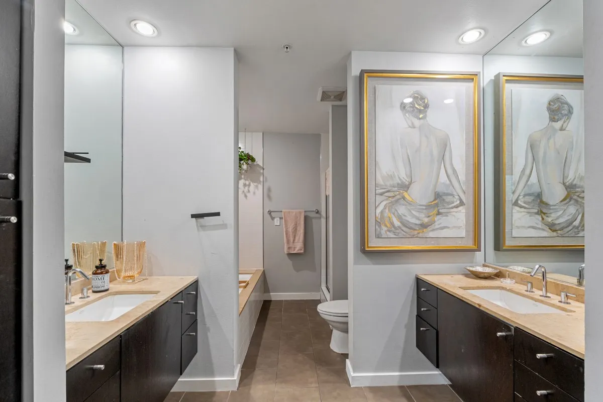 Condominium For Sale in Dallas County , 2323 N Houston Street 204, Dallas, Texas 75219, 2 Bedroom, 2 Bathroom, 2 Garage spaces, 1,260 Sqft, built in 2005, mls#21264491, Real Estate Agent in Dallas, Homes For Sale in Dallas county, Homes For Sale in Dallas, Realtor in Dallas Texas, Real Estate Brokerage Independent Realty Texas, Luminita Cordes Realtor