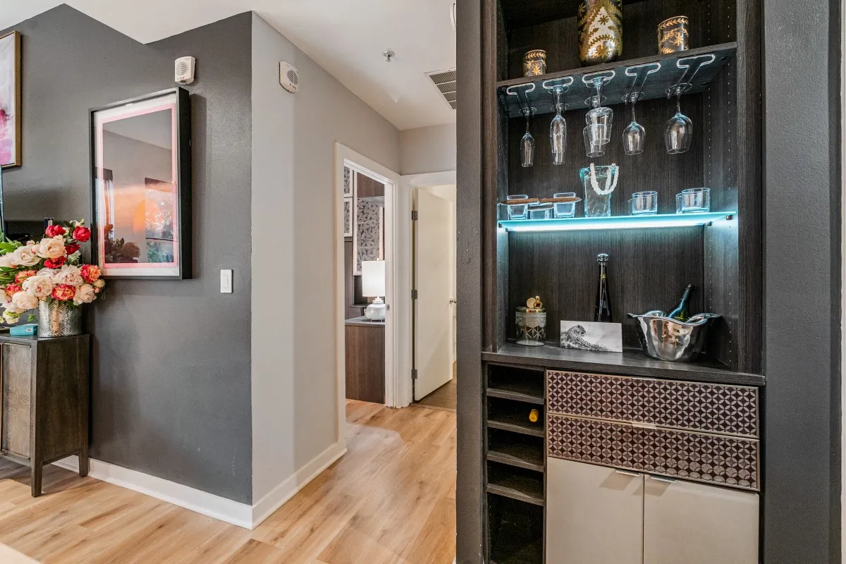 Condominium For Sale in Dallas County , 2323 N Houston Street 204, Dallas, Texas 75219, 2 Bedroom, 2 Bathroom, 2 Garage spaces, 1,260 Sqft, built in 2005, mls#21264491, Real Estate Agent in Dallas, Homes For Sale in Dallas county, Homes For Sale in Dallas, Realtor in Dallas Texas, Real Estate Brokerage Independent Realty Texas, Luminita Cordes Realtor