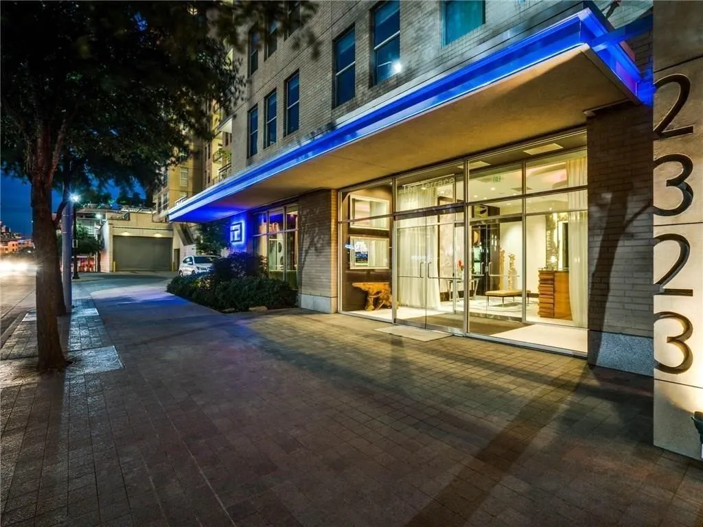 Condominium For Sale in Dallas County , 2323 N Houston Street 204, Dallas, Texas 75219, 2 Bedroom, 2 Bathroom, 2 Garage spaces, 1,260 Sqft, built in 2005, mls#21264491, Real Estate Agent in Dallas, Homes For Sale in Dallas county, Homes For Sale in Dallas, Realtor in Dallas Texas, Real Estate Brokerage Independent Realty Texas, Luminita Cordes Realtor