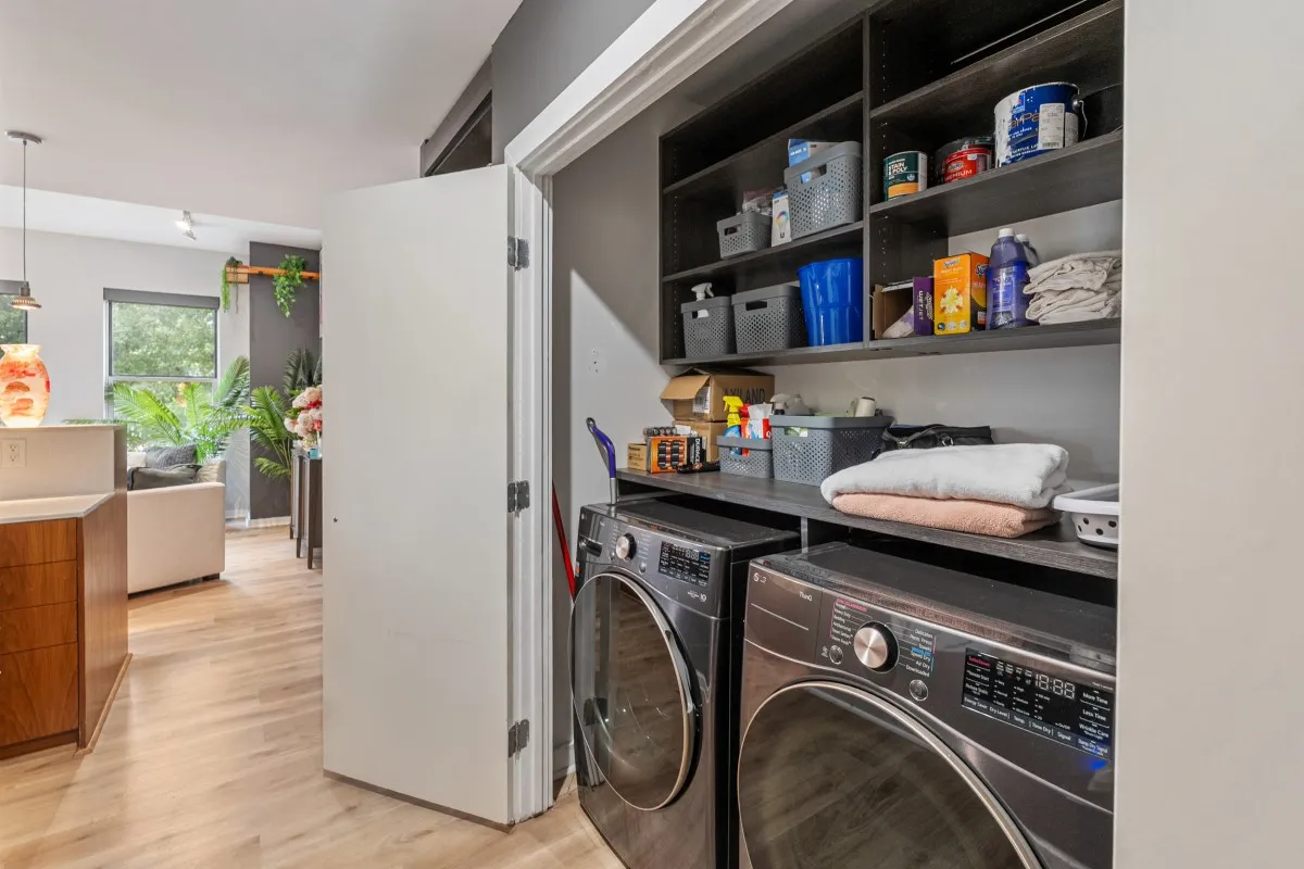 Condominium For Sale in Dallas County , 2323 N Houston Street 204, Dallas, Texas 75219, 2 Bedroom, 2 Bathroom, 2 Garage spaces, 1,260 Sqft, built in 2005, mls#21264491, Real Estate Agent in Dallas, Homes For Sale in Dallas county, Homes For Sale in Dallas, Realtor in Dallas Texas, Real Estate Brokerage Independent Realty Texas, Luminita Cordes Realtor