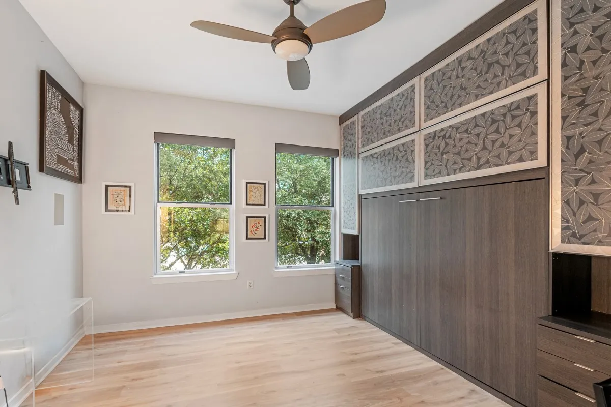 Condominium For Sale in Dallas County , 2323 N Houston Street 204, Dallas, Texas 75219, 2 Bedroom, 2 Bathroom, 2 Garage spaces, 1,260 Sqft, built in 2005, mls#21264491, Real Estate Agent in Dallas, Homes For Sale in Dallas county, Homes For Sale in Dallas, Realtor in Dallas Texas, Real Estate Brokerage Independent Realty Texas, Luminita Cordes Realtor