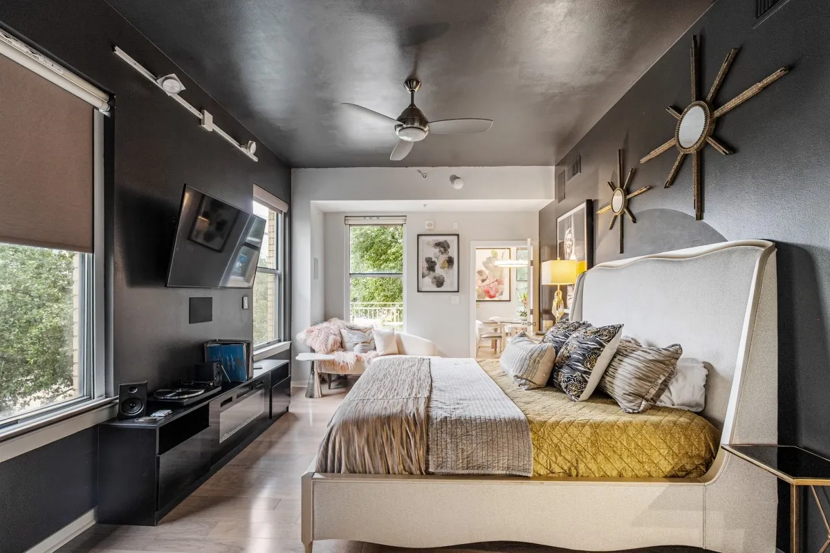 Condominium For Sale in Dallas County , 2323 N Houston Street 204, Dallas, Texas 75219, 2 Bedroom, 2 Bathroom, 2 Garage spaces, 1,260 Sqft, built in 2005, mls#21264491, Real Estate Agent in Dallas, Homes For Sale in Dallas county, Homes For Sale in Dallas, Realtor in Dallas Texas, Real Estate Brokerage Independent Realty Texas, Luminita Cordes Realtor