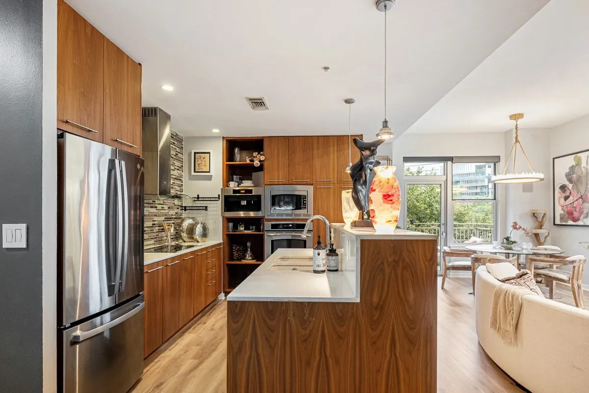 Condominium For Sale in Dallas County , 2323 N Houston Street 204, Dallas, Texas 75219, 2 Bedroom, 2 Bathroom, 2 Garage spaces, 1,260 Sqft, built in 2005, mls#21264491, Real Estate Agent in Dallas, Homes For Sale in Dallas county, Homes For Sale in Dallas, Realtor in Dallas Texas, Real Estate Brokerage Independent Realty Texas, Luminita Cordes Realtor