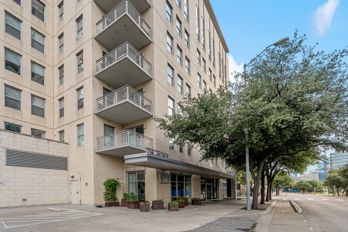 Condominium For Sale in Dallas County , 2323 N Houston Street 204, Dallas, Texas 75219, 2 Bedroom, 2 Bathroom, 2 Garage spaces, 1,260 Sqft, built in 2005, mls#21264491, Real Estate Agent in Dallas, Homes For Sale in Dallas county, Homes For Sale in Dallas, Realtor in Dallas Texas, Real Estate Brokerage Independent Realty Texas, Luminita Cordes Realtor