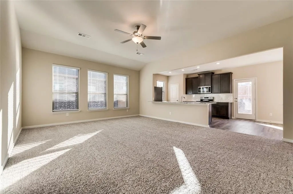 Single Family Residence For Rent in Collin County , 204 Lake Ridge Drive, Princeton, Texas 75407, 4 Bedroom, 2 Bathroom, 2 Garage spaces, 1,803 Sqft, built in 2021, mls#21274572, Real Estate Agent in Princeton, Homes For Rent in Collin county, Homes For Rent in Princeton, Realtor in Princeton Texas, Real Estate Brokerage Independent Realty Texas, Luminita Cordes Realtor