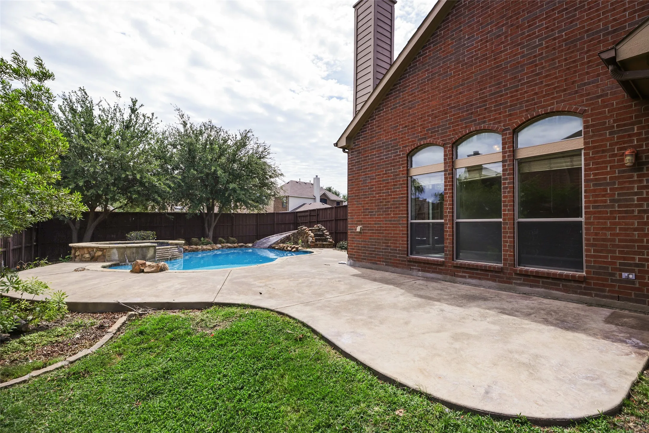 Single Family Residence For Sale in Collin County , 10924 Coralberry Drive, Frisco, Texas 75033, 4 Bedroom, 4 Bathroom, 2 Garage spaces, 3,613 Sqft, built in 2005, mls#21147295, Real Estate Agent in Frisco, Homes For Sale in Collin county, Homes For Sale in Frisco, Realtor in Frisco Texas, Real Estate Brokerage Independent Realty Texas, Luminita Cordes Realtor