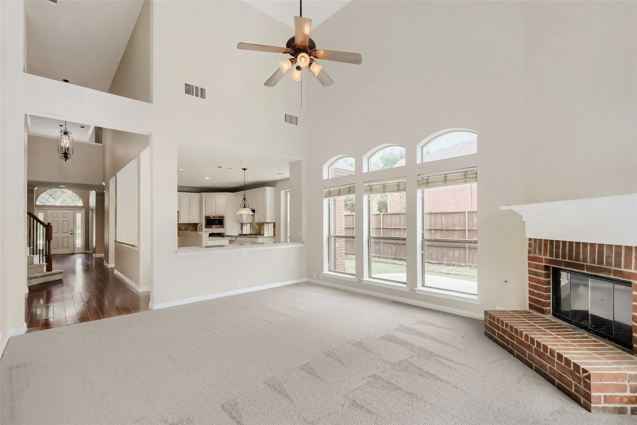 Single Family Residence For Sale in Collin County , 10924 Coralberry Drive, Frisco, Texas 75033, 4 Bedroom, 4 Bathroom, 2 Garage spaces, 3,613 Sqft, built in 2005, mls#21147295, Real Estate Agent in Frisco, Homes For Sale in Collin county, Homes For Sale in Frisco, Realtor in Frisco Texas, Real Estate Brokerage Independent Realty Texas, Luminita Cordes Realtor