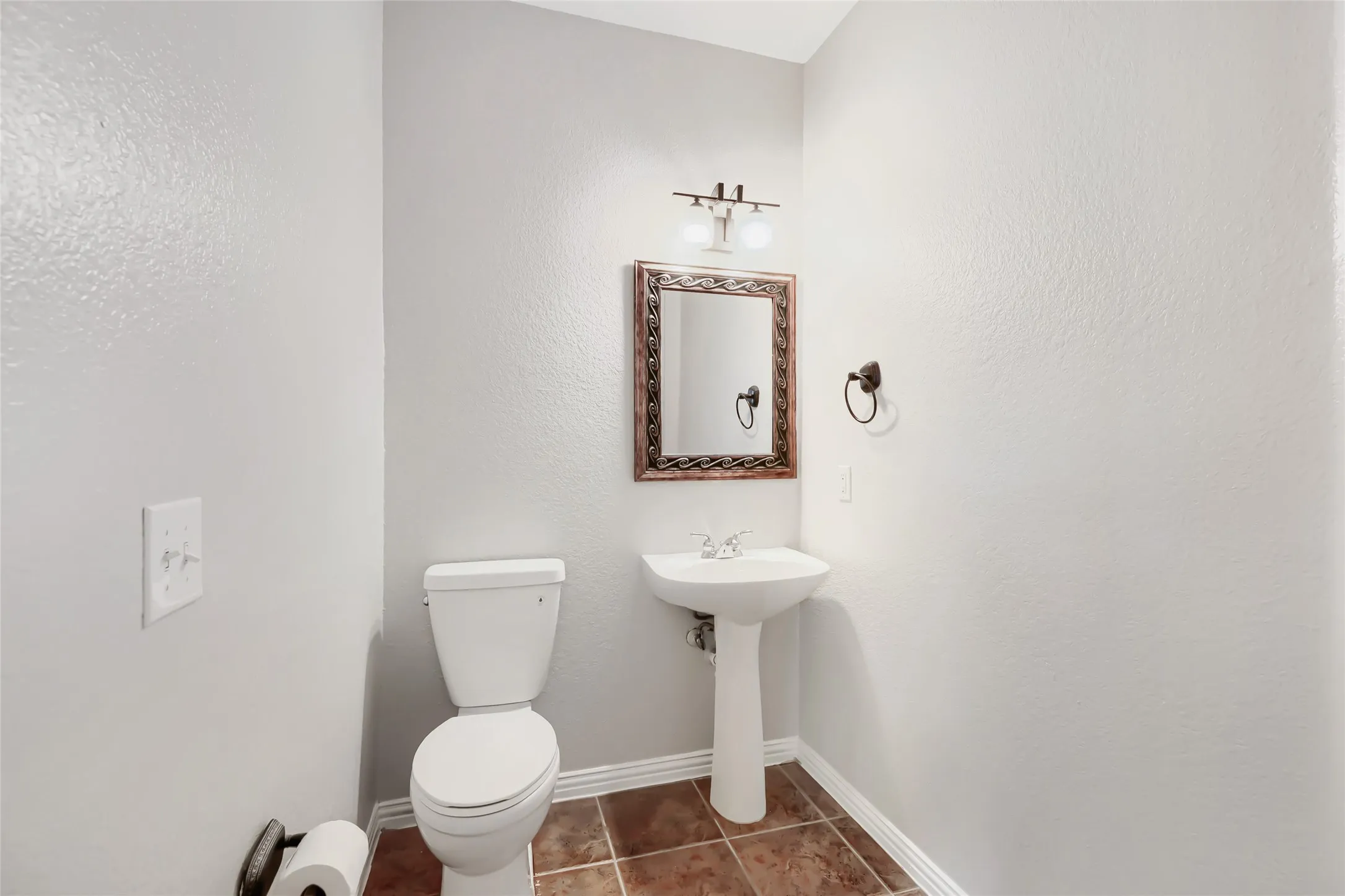 Single Family Residence For Sale in Collin County , 10924 Coralberry Drive, Frisco, Texas 75033, 4 Bedroom, 4 Bathroom, 2 Garage spaces, 3,613 Sqft, built in 2005, mls#21147295, Real Estate Agent in Frisco, Homes For Sale in Collin county, Homes For Sale in Frisco, Realtor in Frisco Texas, Real Estate Brokerage Independent Realty Texas, Luminita Cordes Realtor