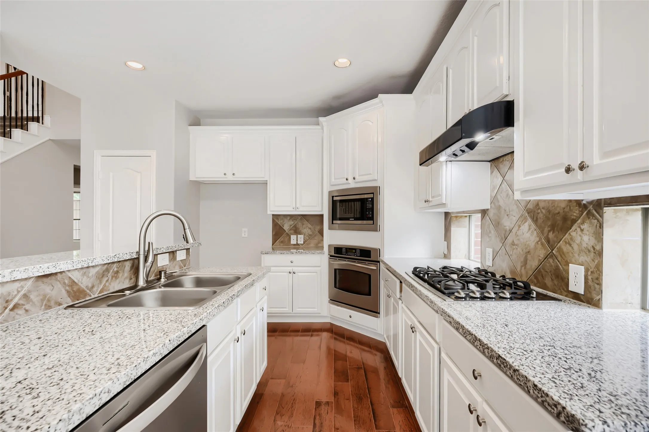 Single Family Residence For Sale in Collin County , 10924 Coralberry Drive, Frisco, Texas 75033, 4 Bedroom, 4 Bathroom, 2 Garage spaces, 3,613 Sqft, built in 2005, mls#21147295, Real Estate Agent in Frisco, Homes For Sale in Collin county, Homes For Sale in Frisco, Realtor in Frisco Texas, Real Estate Brokerage Independent Realty Texas, Luminita Cordes Realtor
