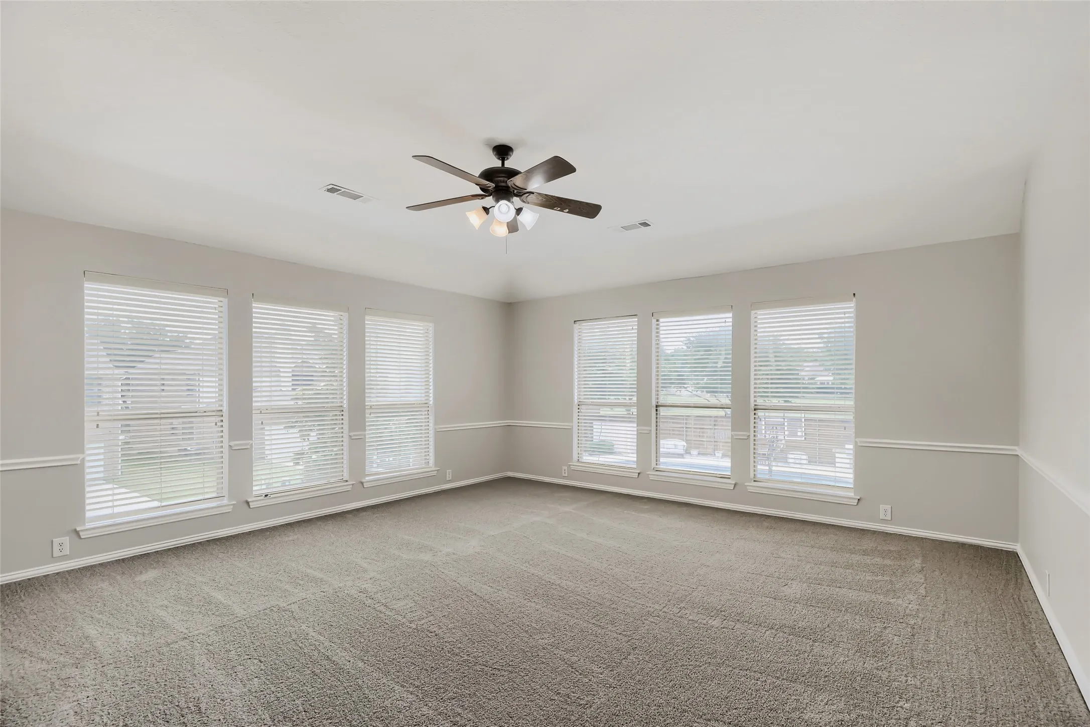 Single Family Residence For Sale in Collin County , 10924 Coralberry Drive, Frisco, Texas 75033, 4 Bedroom, 4 Bathroom, 2 Garage spaces, 3,613 Sqft, built in 2005, mls#21147295, Real Estate Agent in Frisco, Homes For Sale in Collin county, Homes For Sale in Frisco, Realtor in Frisco Texas, Real Estate Brokerage Independent Realty Texas, Luminita Cordes Realtor