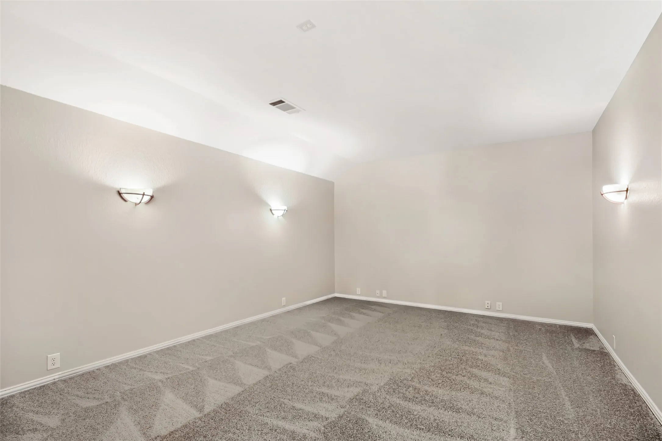 Single Family Residence For Sale in Collin County , 10924 Coralberry Drive, Frisco, Texas 75033, 4 Bedroom, 4 Bathroom, 2 Garage spaces, 3,613 Sqft, built in 2005, mls#21147295, Real Estate Agent in Frisco, Homes For Sale in Collin county, Homes For Sale in Frisco, Realtor in Frisco Texas, Real Estate Brokerage Independent Realty Texas, Luminita Cordes Realtor