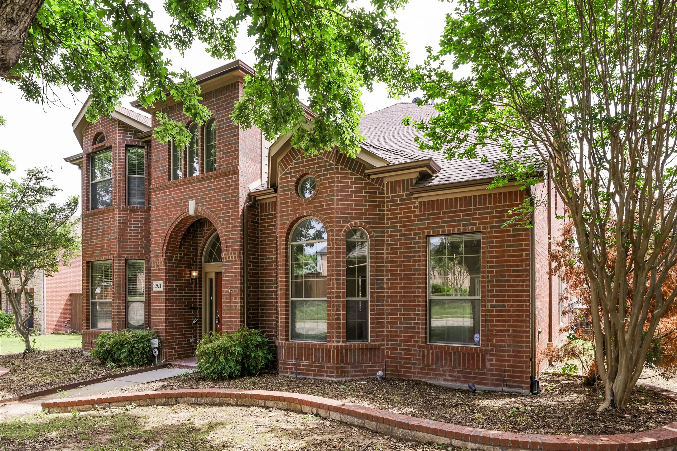 Single Family Residence For Sale in Collin County , 10924 Coralberry Drive, Frisco, Texas 75033, 4 Bedroom, 4 Bathroom, 2 Garage spaces, 3,613 Sqft, built in 2005, mls#21147295, Real Estate Agent in Frisco, Homes For Sale in Collin county, Homes For Sale in Frisco, Realtor in Frisco Texas, Real Estate Brokerage Independent Realty Texas, Luminita Cordes Realtor