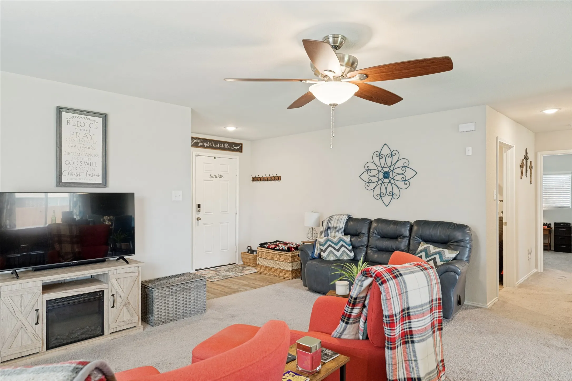 Single Family Residence For Sale in Grayson County , 816 Ravenwood Lane, Van Alstyne, Texas 75495, 3 Bedroom, 2 Bathroom, 2 Garage spaces, 1,303 Sqft, built in 2020, mls#21274592, Real Estate Agent in Van Alstyne, Homes For Sale in Grayson county, Homes For Sale in Van Alstyne, Realtor in Van Alstyne Texas, Real Estate Brokerage Independent Realty Texas, Luminita Cordes Realtor