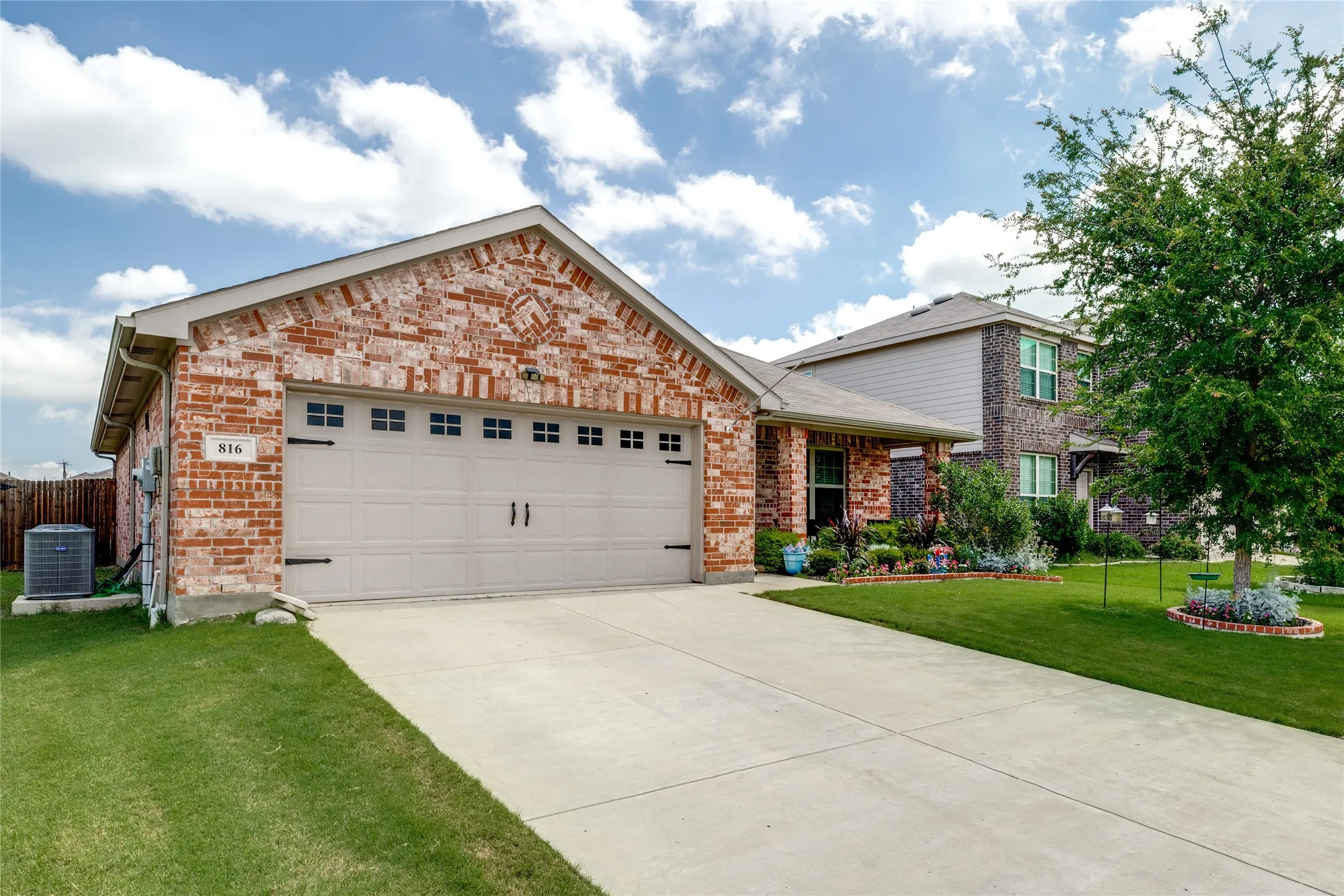 Single Family Residence For Sale in Grayson County , 816 Ravenwood Lane, Van Alstyne, Texas 75495, 3 Bedroom, 2 Bathroom, 2 Garage spaces, 1,303 Sqft, built in 2020, mls#21274592, Real Estate Agent in Van Alstyne, Homes For Sale in Grayson county, Homes For Sale in Van Alstyne, Realtor in Van Alstyne Texas, Real Estate Brokerage Independent Realty Texas, Luminita Cordes Realtor