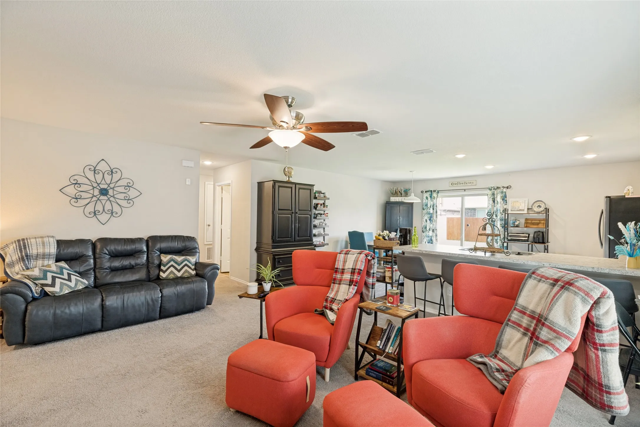 Single Family Residence For Sale in Grayson County , 816 Ravenwood Lane, Van Alstyne, Texas 75495, 3 Bedroom, 2 Bathroom, 2 Garage spaces, 1,303 Sqft, built in 2020, mls#21274592, Real Estate Agent in Van Alstyne, Homes For Sale in Grayson county, Homes For Sale in Van Alstyne, Realtor in Van Alstyne Texas, Real Estate Brokerage Independent Realty Texas, Luminita Cordes Realtor