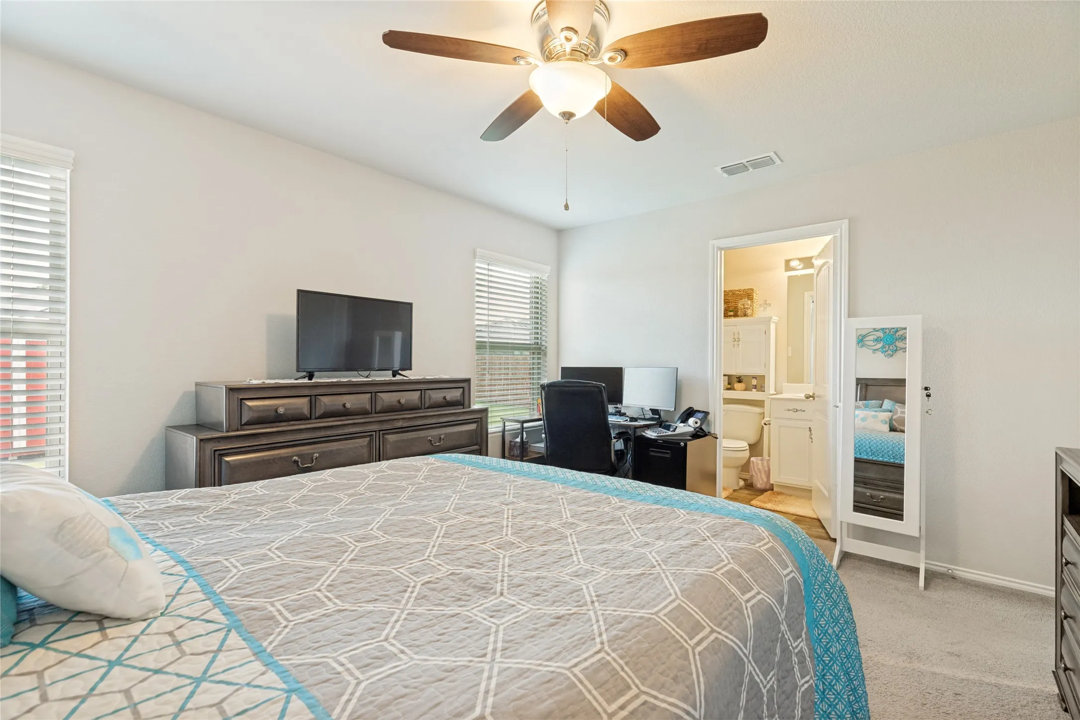Single Family Residence For Sale in Grayson County , 816 Ravenwood Lane, Van Alstyne, Texas 75495, 3 Bedroom, 2 Bathroom, 2 Garage spaces, 1,303 Sqft, built in 2020, mls#21274592, Real Estate Agent in Van Alstyne, Homes For Sale in Grayson county, Homes For Sale in Van Alstyne, Realtor in Van Alstyne Texas, Real Estate Brokerage Independent Realty Texas, Luminita Cordes Realtor
