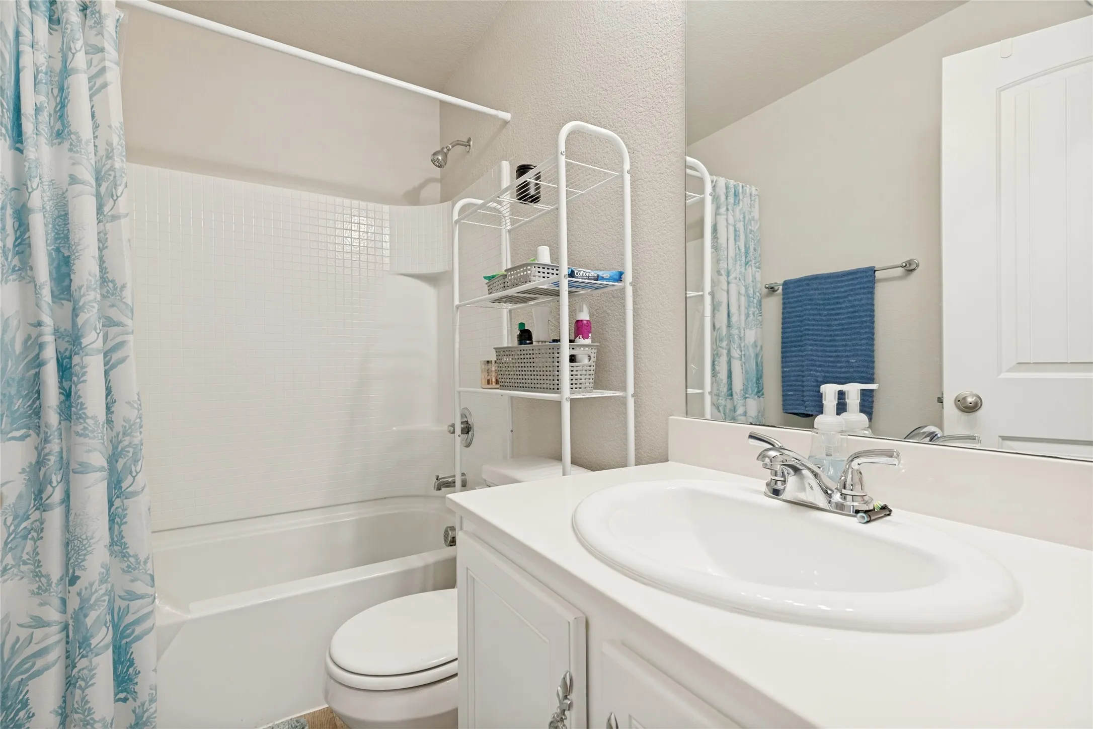 Single Family Residence For Sale in Grayson County , 816 Ravenwood Lane, Van Alstyne, Texas 75495, 3 Bedroom, 2 Bathroom, 2 Garage spaces, 1,303 Sqft, built in 2020, mls#21274592, Real Estate Agent in Van Alstyne, Homes For Sale in Grayson county, Homes For Sale in Van Alstyne, Realtor in Van Alstyne Texas, Real Estate Brokerage Independent Realty Texas, Luminita Cordes Realtor