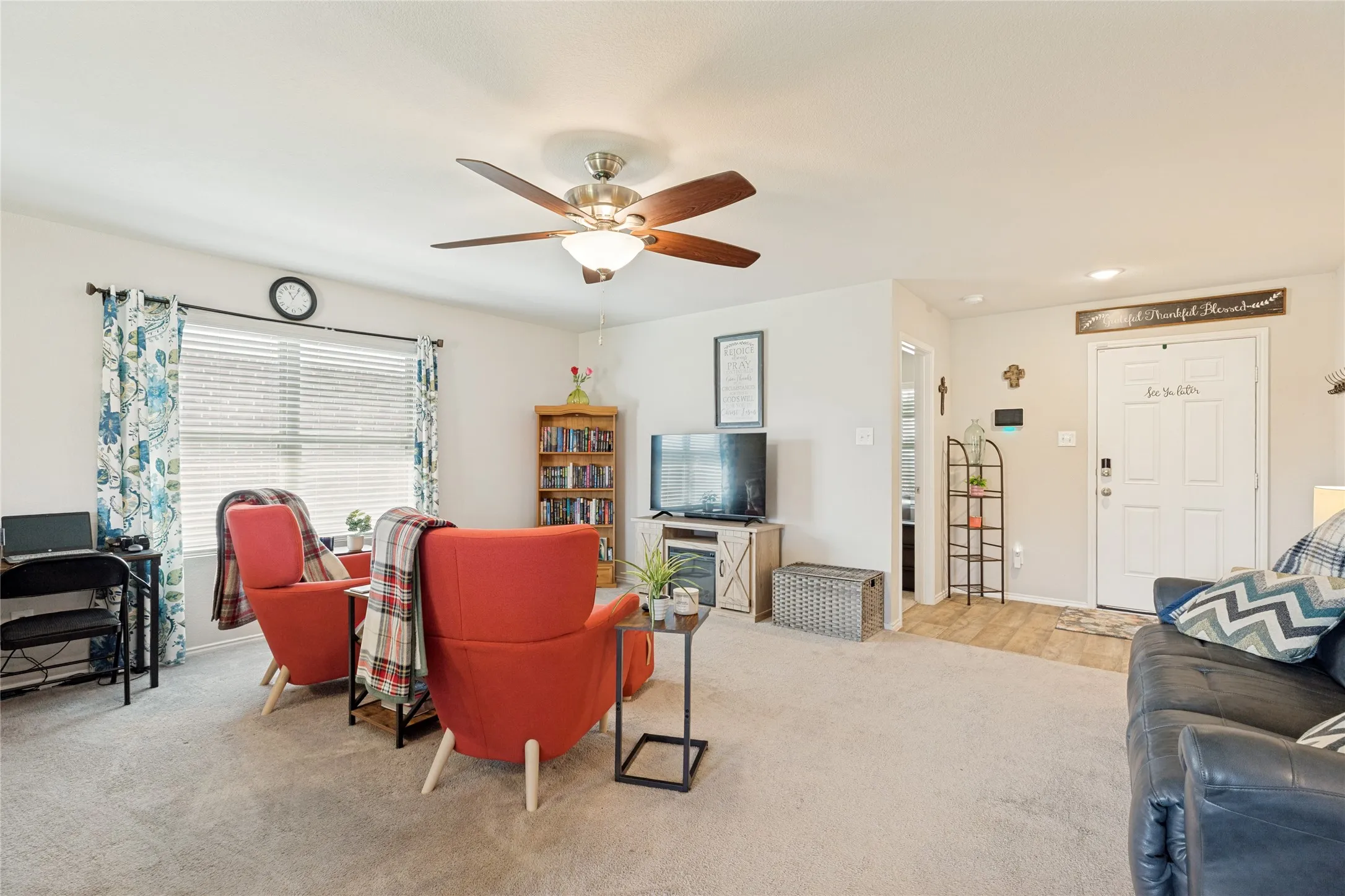 Single Family Residence For Sale in Grayson County , 816 Ravenwood Lane, Van Alstyne, Texas 75495, 3 Bedroom, 2 Bathroom, 2 Garage spaces, 1,303 Sqft, built in 2020, mls#21274592, Real Estate Agent in Van Alstyne, Homes For Sale in Grayson county, Homes For Sale in Van Alstyne, Realtor in Van Alstyne Texas, Real Estate Brokerage Independent Realty Texas, Luminita Cordes Realtor