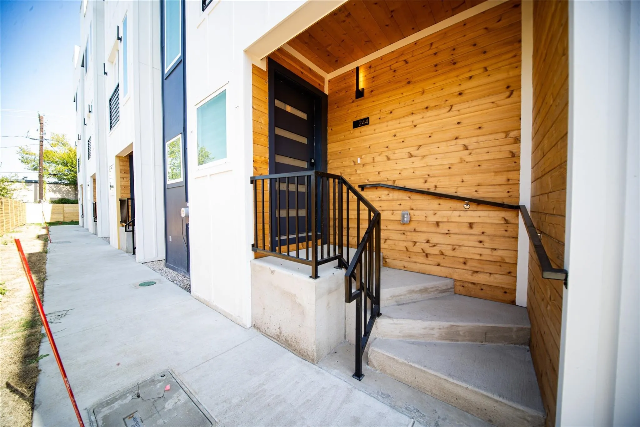 Townhouse For Rent in Tarrant County , 236 Urbane Crest Drive, Fort Worth, Texas 76107, 2 Bedroom, 3 Bathroom, 2 Garage spaces, 1,650 Sqft, built in 2024, mls#21274597, Real Estate Agent in Fort Worth, Homes For Rent in Tarrant county, Homes For Rent in Fort Worth, Realtor in Fort Worth Texas, Real Estate Brokerage Independent Realty Texas, Luminita Cordes Realtor