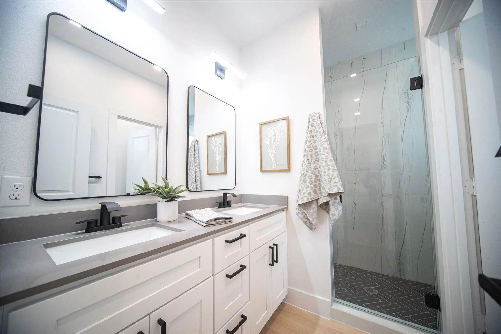 Townhouse For Rent in Tarrant County , 236 Urbane Crest Drive, Fort Worth, Texas 76107, 2 Bedroom, 3 Bathroom, 2 Garage spaces, 1,650 Sqft, built in 2024, mls#21274597, Real Estate Agent in Fort Worth, Homes For Rent in Tarrant county, Homes For Rent in Fort Worth, Realtor in Fort Worth Texas, Real Estate Brokerage Independent Realty Texas, Luminita Cordes Realtor