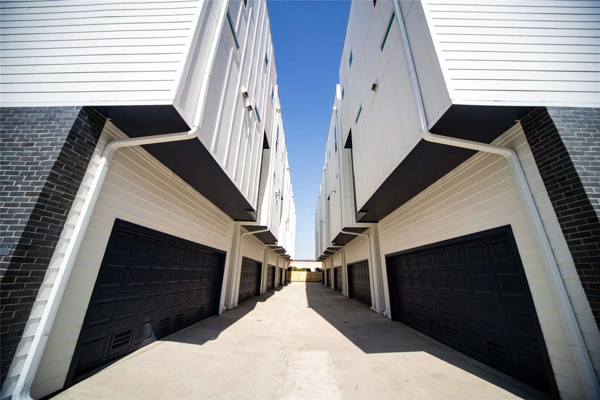 Townhouse For Rent in Tarrant County , 236 Urbane Crest Drive, Fort Worth, Texas 76107, 2 Bedroom, 3 Bathroom, 2 Garage spaces, 1,650 Sqft, built in 2024, mls#21274597, Real Estate Agent in Fort Worth, Homes For Rent in Tarrant county, Homes For Rent in Fort Worth, Realtor in Fort Worth Texas, Real Estate Brokerage Independent Realty Texas, Luminita Cordes Realtor