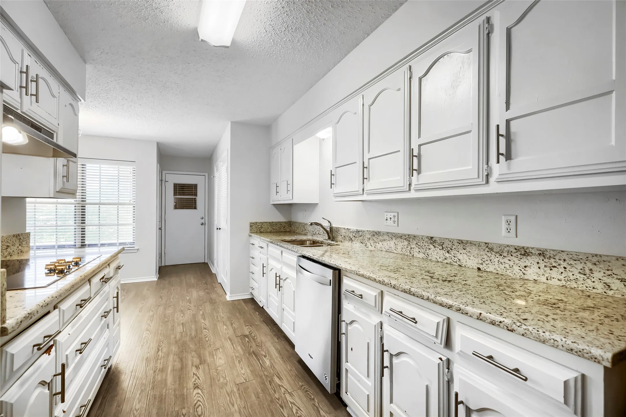 Single Family Residence For Sale in Dallas County , 814 Oakbluff Drive, Lancaster, Texas 75146, 3 Bedroom, 2 Bathroom, 2 Garage spaces, 1,839 Sqft, built in 1976, mls#21186211, Real Estate Agent in Lancaster, Homes For Sale in Dallas county, Homes For Sale in Lancaster, Realtor in Lancaster Texas, Real Estate Brokerage Independent Realty Texas, Luminita Cordes Realtor
