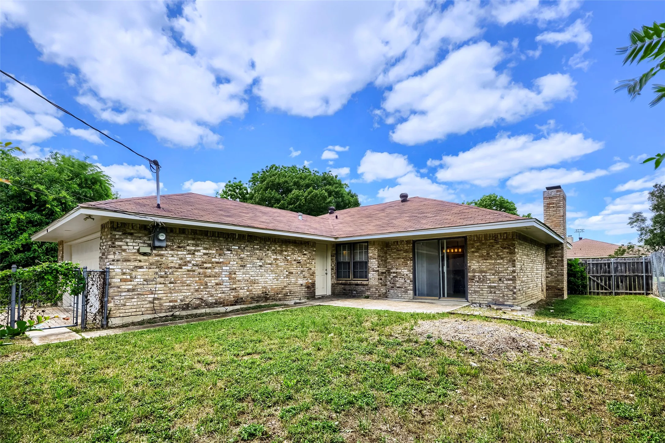 Single Family Residence For Sale in Dallas County , 814 Oakbluff Drive, Lancaster, Texas 75146, 3 Bedroom, 2 Bathroom, 2 Garage spaces, 1,839 Sqft, built in 1976, mls#21186211, Real Estate Agent in Lancaster, Homes For Sale in Dallas county, Homes For Sale in Lancaster, Realtor in Lancaster Texas, Real Estate Brokerage Independent Realty Texas, Luminita Cordes Realtor