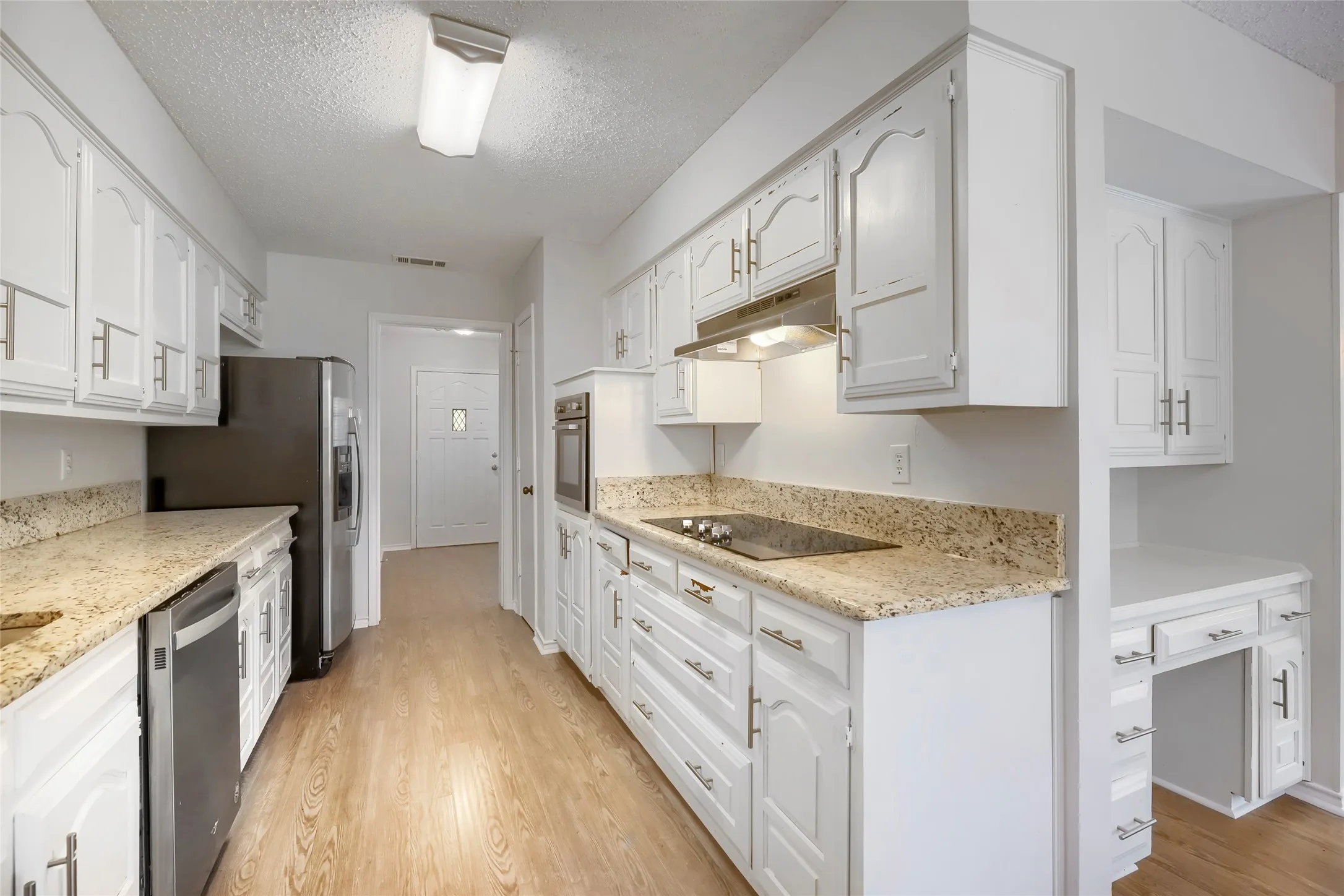 Single Family Residence For Sale in Dallas County , 814 Oakbluff Drive, Lancaster, Texas 75146, 3 Bedroom, 2 Bathroom, 2 Garage spaces, 1,839 Sqft, built in 1976, mls#21186211, Real Estate Agent in Lancaster, Homes For Sale in Dallas county, Homes For Sale in Lancaster, Realtor in Lancaster Texas, Real Estate Brokerage Independent Realty Texas, Luminita Cordes Realtor