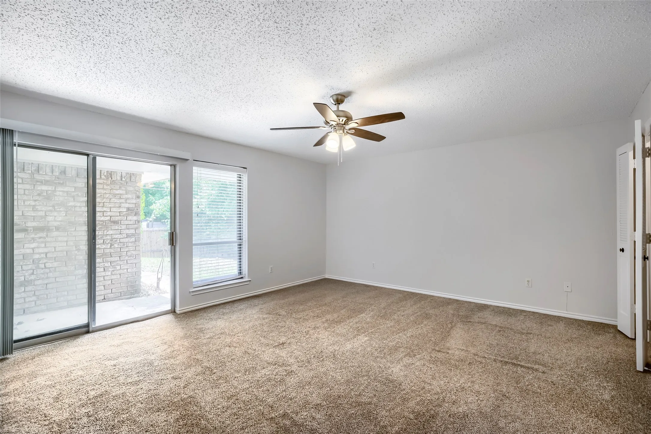 Single Family Residence For Sale in Dallas County , 814 Oakbluff Drive, Lancaster, Texas 75146, 3 Bedroom, 2 Bathroom, 2 Garage spaces, 1,839 Sqft, built in 1976, mls#21186211, Real Estate Agent in Lancaster, Homes For Sale in Dallas county, Homes For Sale in Lancaster, Realtor in Lancaster Texas, Real Estate Brokerage Independent Realty Texas, Luminita Cordes Realtor