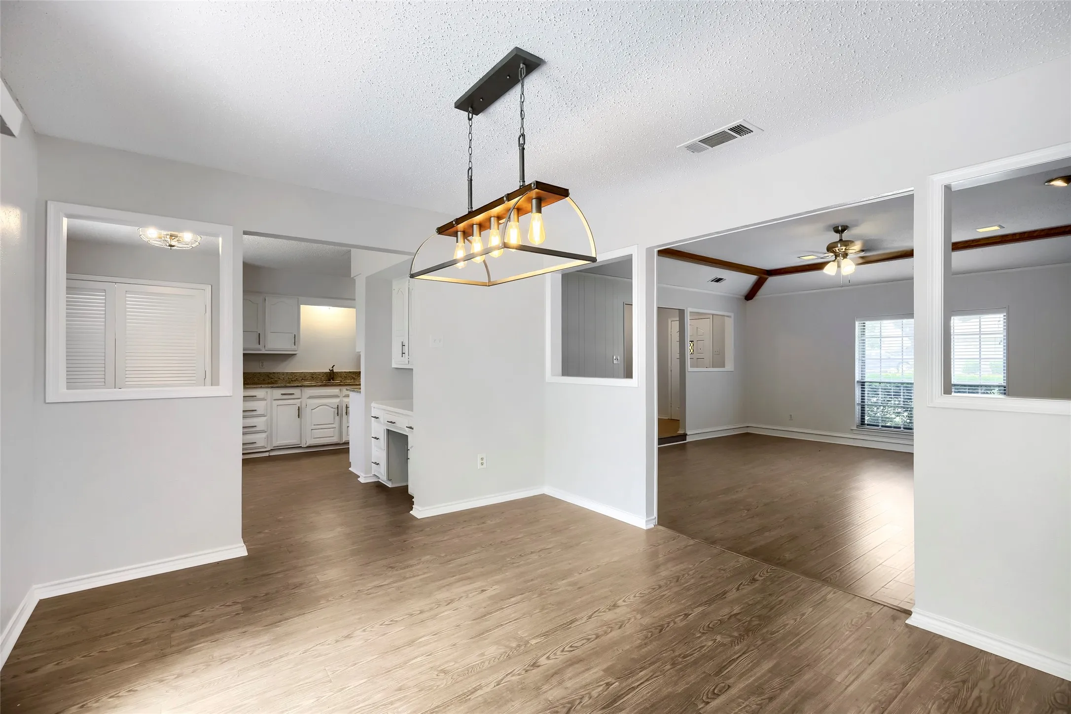 Single Family Residence For Sale in Dallas County , 814 Oakbluff Drive, Lancaster, Texas 75146, 3 Bedroom, 2 Bathroom, 2 Garage spaces, 1,839 Sqft, built in 1976, mls#21186211, Real Estate Agent in Lancaster, Homes For Sale in Dallas county, Homes For Sale in Lancaster, Realtor in Lancaster Texas, Real Estate Brokerage Independent Realty Texas, Luminita Cordes Realtor