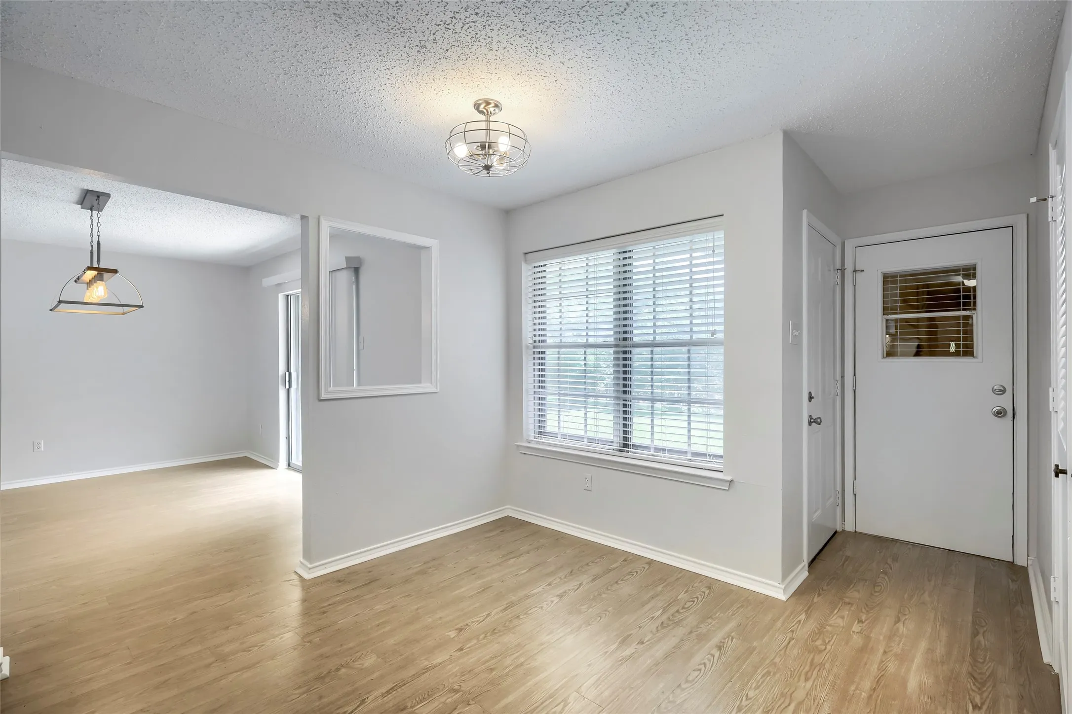 Single Family Residence For Sale in Dallas County , 814 Oakbluff Drive, Lancaster, Texas 75146, 3 Bedroom, 2 Bathroom, 2 Garage spaces, 1,839 Sqft, built in 1976, mls#21186211, Real Estate Agent in Lancaster, Homes For Sale in Dallas county, Homes For Sale in Lancaster, Realtor in Lancaster Texas, Real Estate Brokerage Independent Realty Texas, Luminita Cordes Realtor