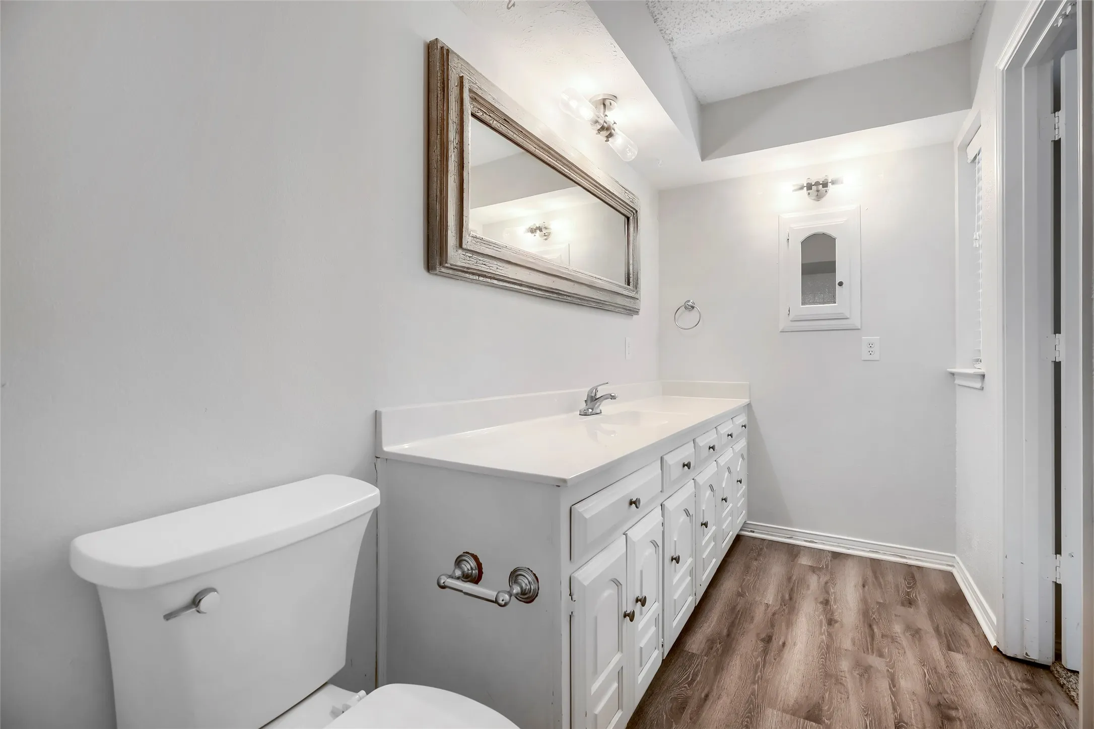 Single Family Residence For Sale in Dallas County , 814 Oakbluff Drive, Lancaster, Texas 75146, 3 Bedroom, 2 Bathroom, 2 Garage spaces, 1,839 Sqft, built in 1976, mls#21186211, Real Estate Agent in Lancaster, Homes For Sale in Dallas county, Homes For Sale in Lancaster, Realtor in Lancaster Texas, Real Estate Brokerage Independent Realty Texas, Luminita Cordes Realtor