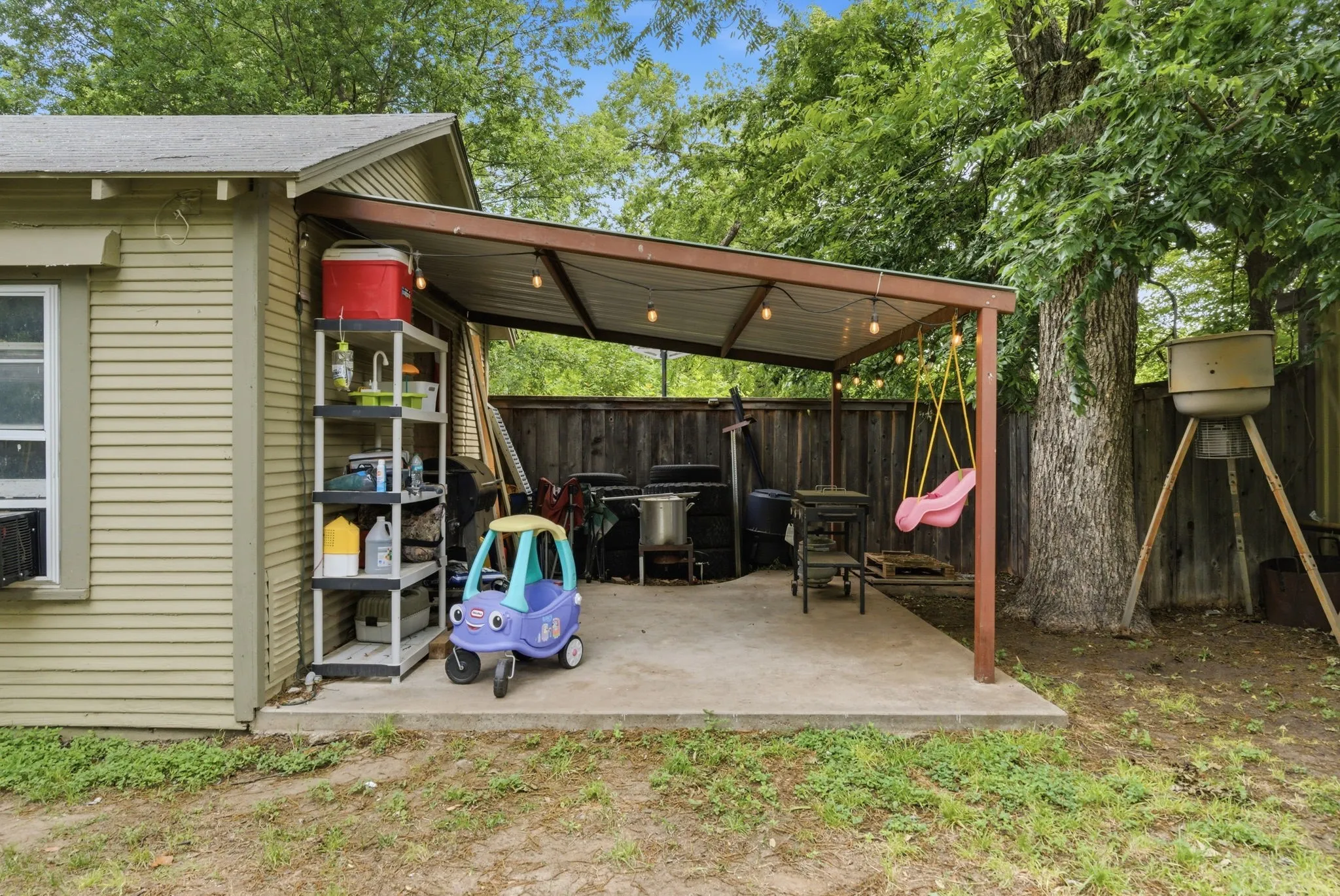 Single Family Residence For Sale in Comanche County , 525 S Austin Street, De Leon, Texas 76444, 2 Bedroom, 1 Bathroom, 1 Garage spaces, 988 Sqft, built in 1910, mls#21274328, Real Estate Agent in De Leon, Homes For Sale in Comanche county, Homes For Sale in De Leon, Realtor in De Leon Texas, Real Estate Brokerage Independent Realty Texas, Luminita Cordes Realtor