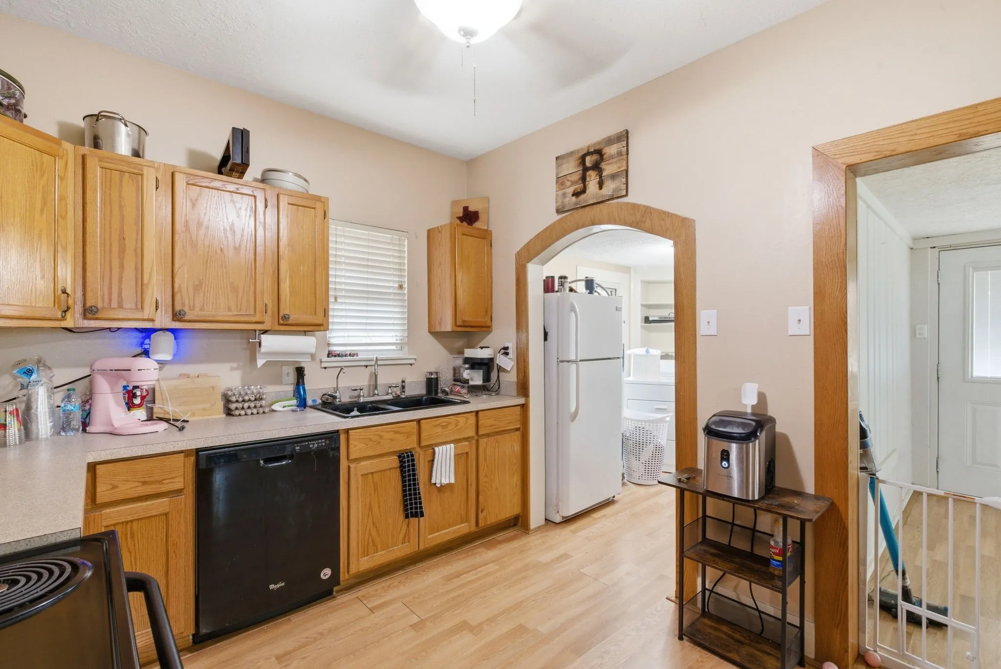 Single Family Residence For Sale in Comanche County , 525 S Austin Street, De Leon, Texas 76444, 2 Bedroom, 1 Bathroom, 1 Garage spaces, 988 Sqft, built in 1910, mls#21274328, Real Estate Agent in De Leon, Homes For Sale in Comanche county, Homes For Sale in De Leon, Realtor in De Leon Texas, Real Estate Brokerage Independent Realty Texas, Luminita Cordes Realtor